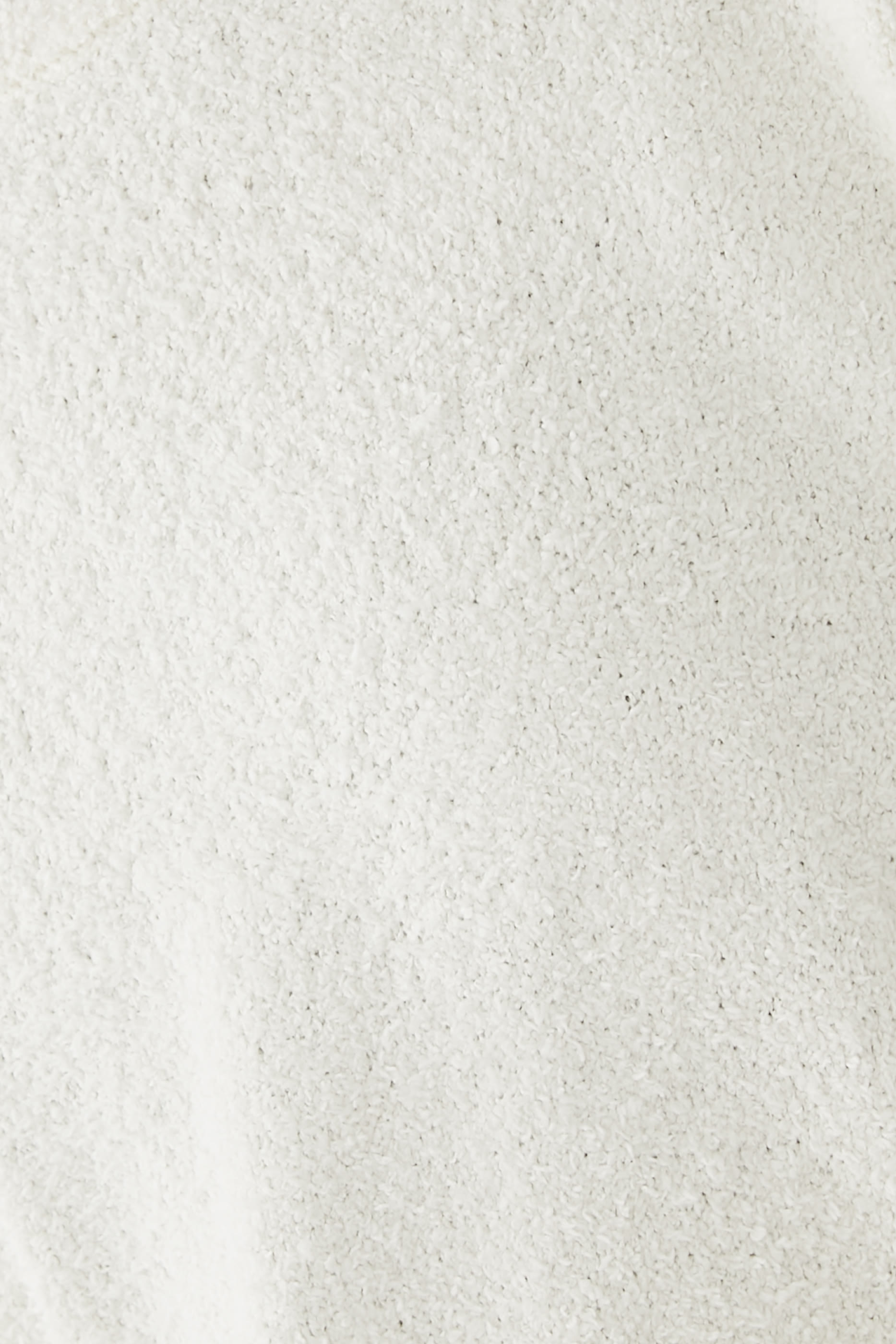 سترة بلاش بتصميم كنزة