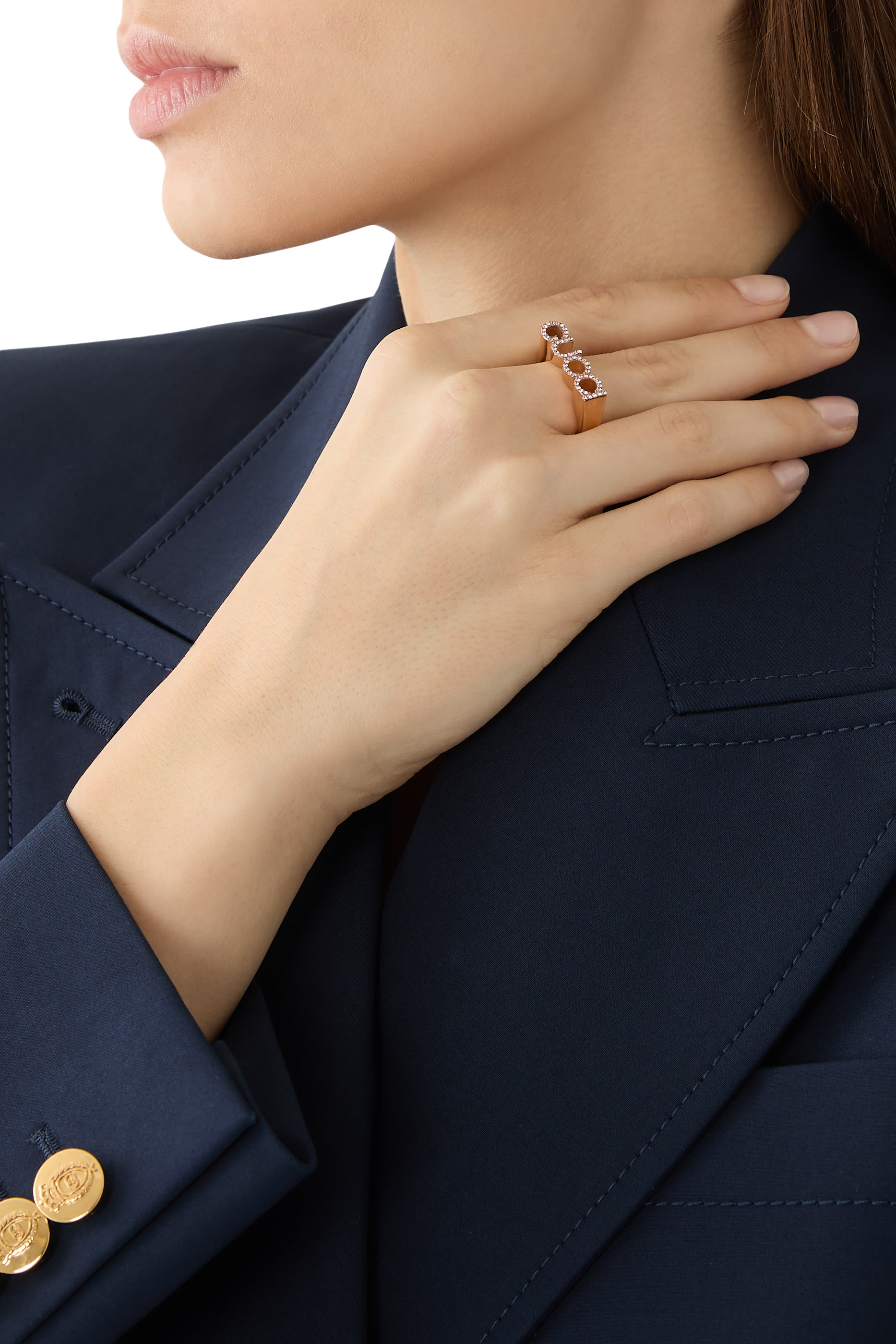 خاتم بحروف شعار الماركة