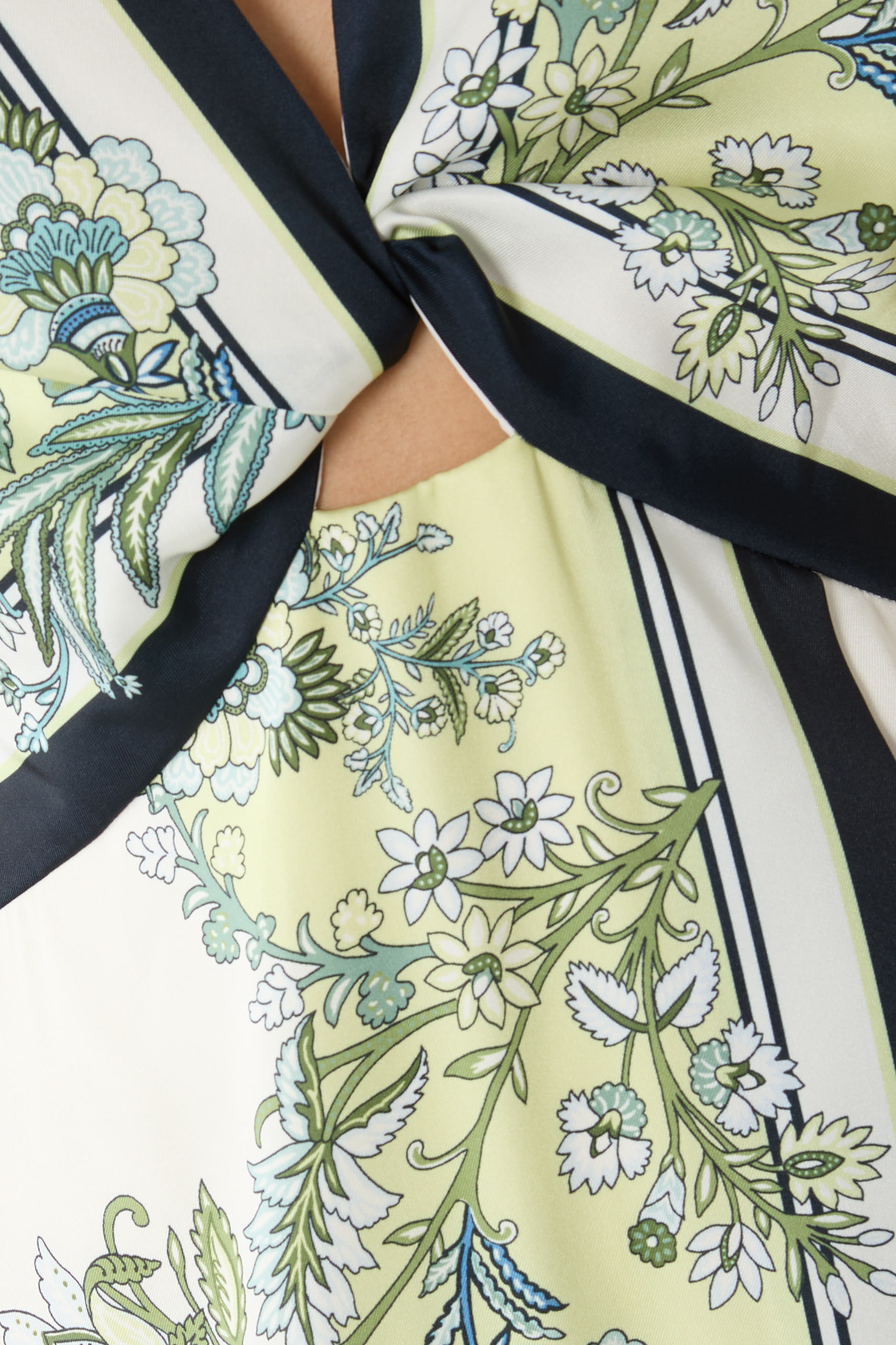 فستان كاليزا متوسط الطول بنقشة وشاح