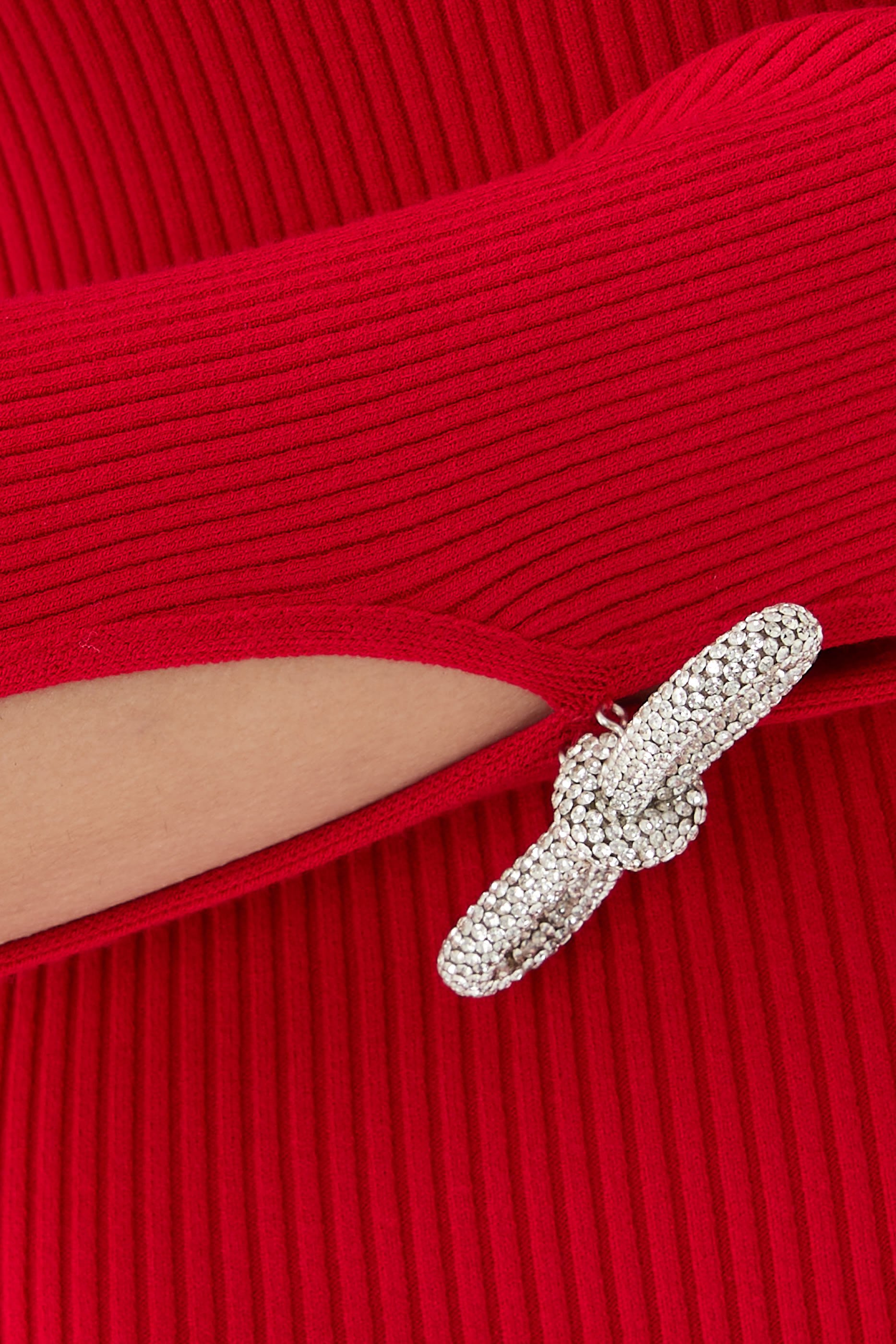 فستان قصير بأكمام مزينة بفتحات وربطات فيونكة