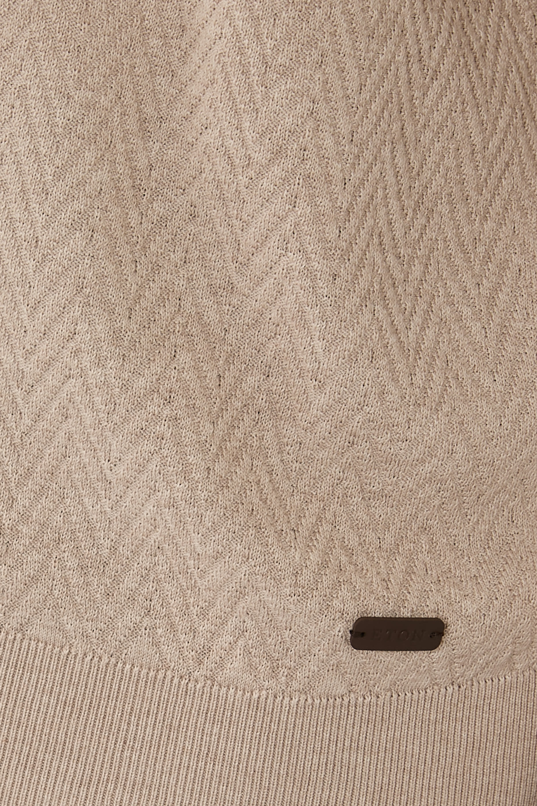 تيشيرت منسوج بنقشة هيرنغ بون وياقة ضيقة