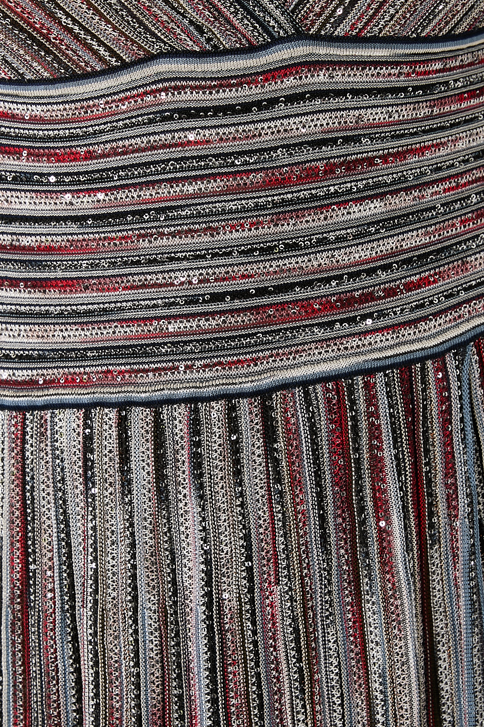 فستان طويل بحزام نسيج لوركس مطرز جزئيا