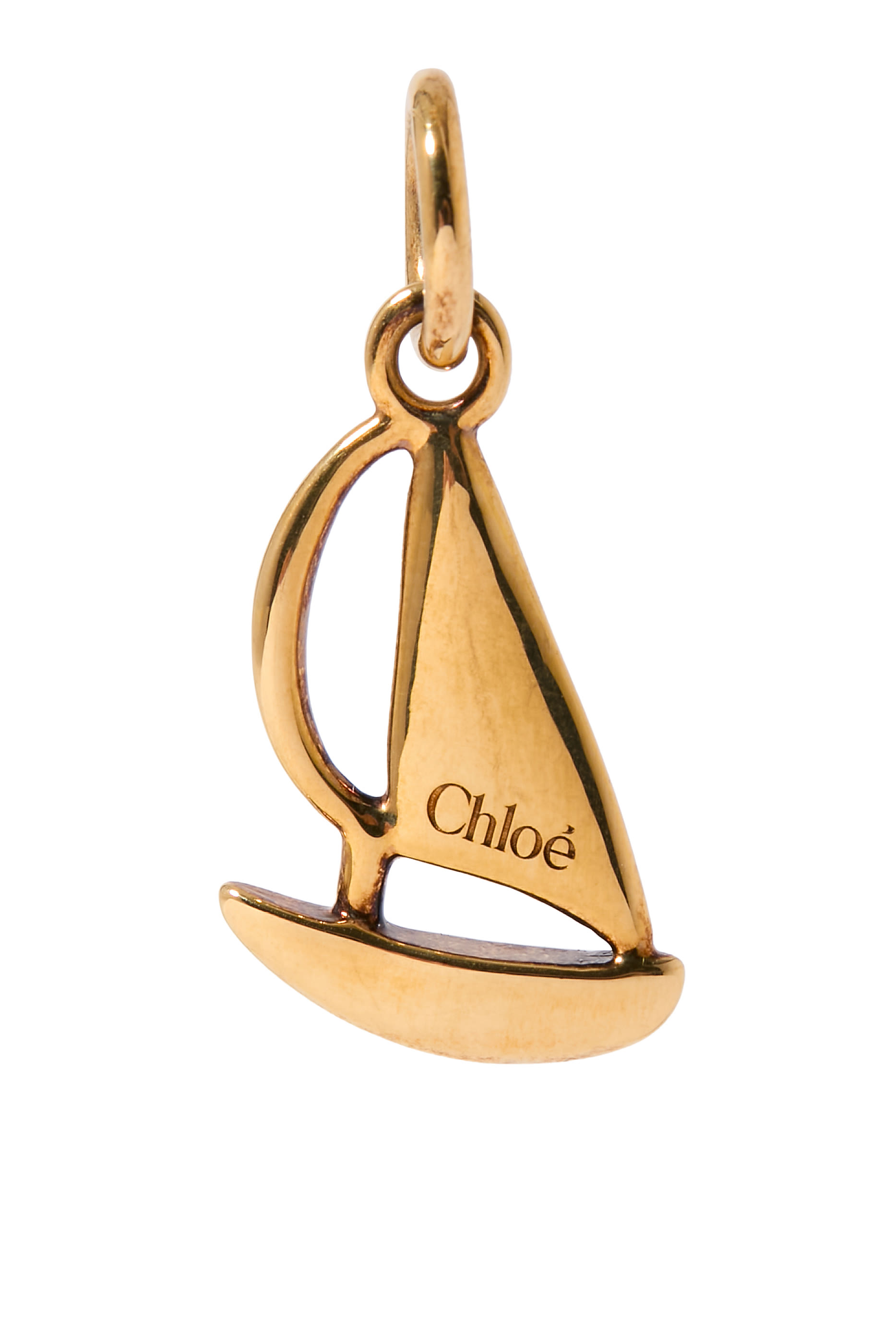 حلية بتصميم قارب