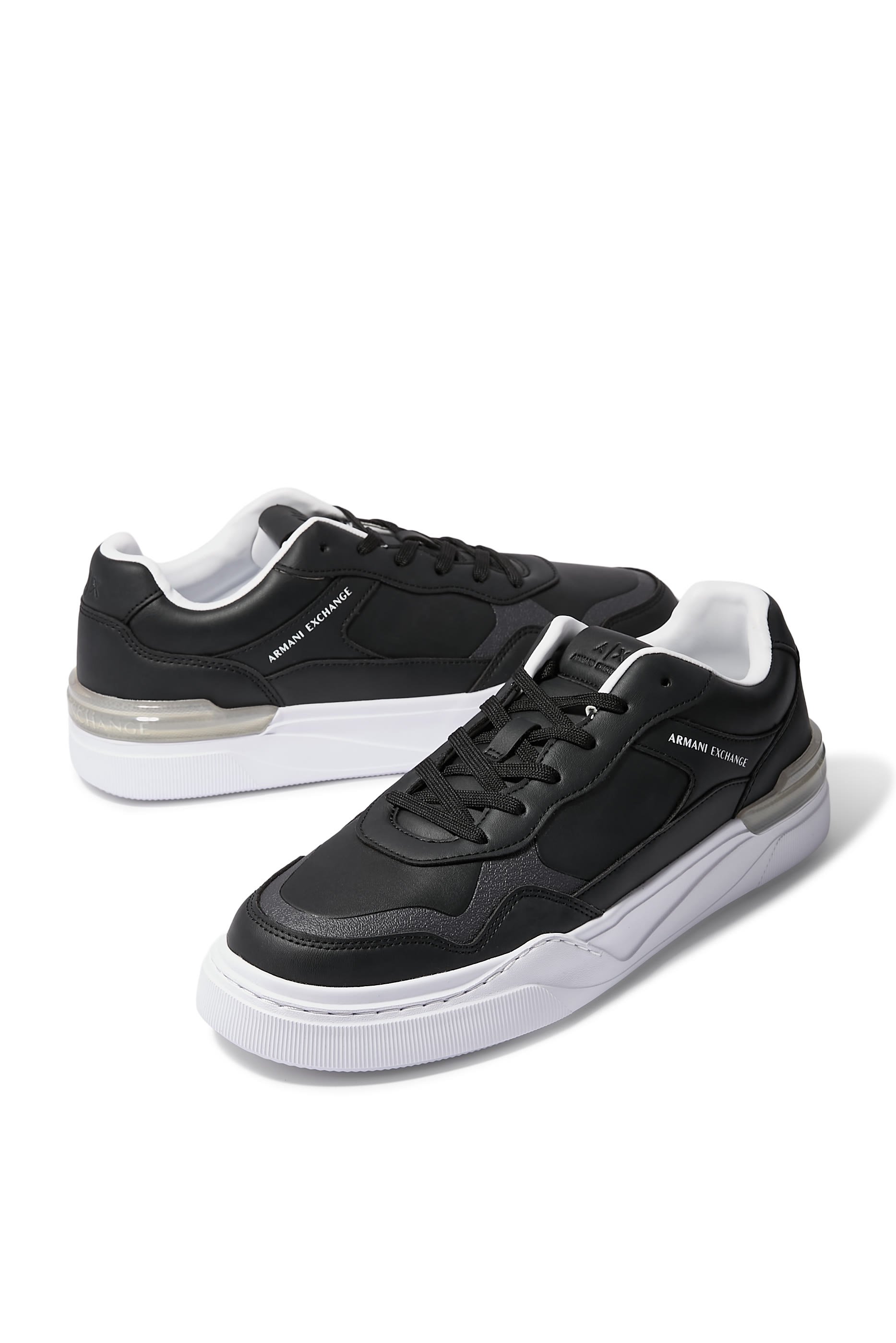 سنيكرز مزين بحياكة جلد صديق للبيئة