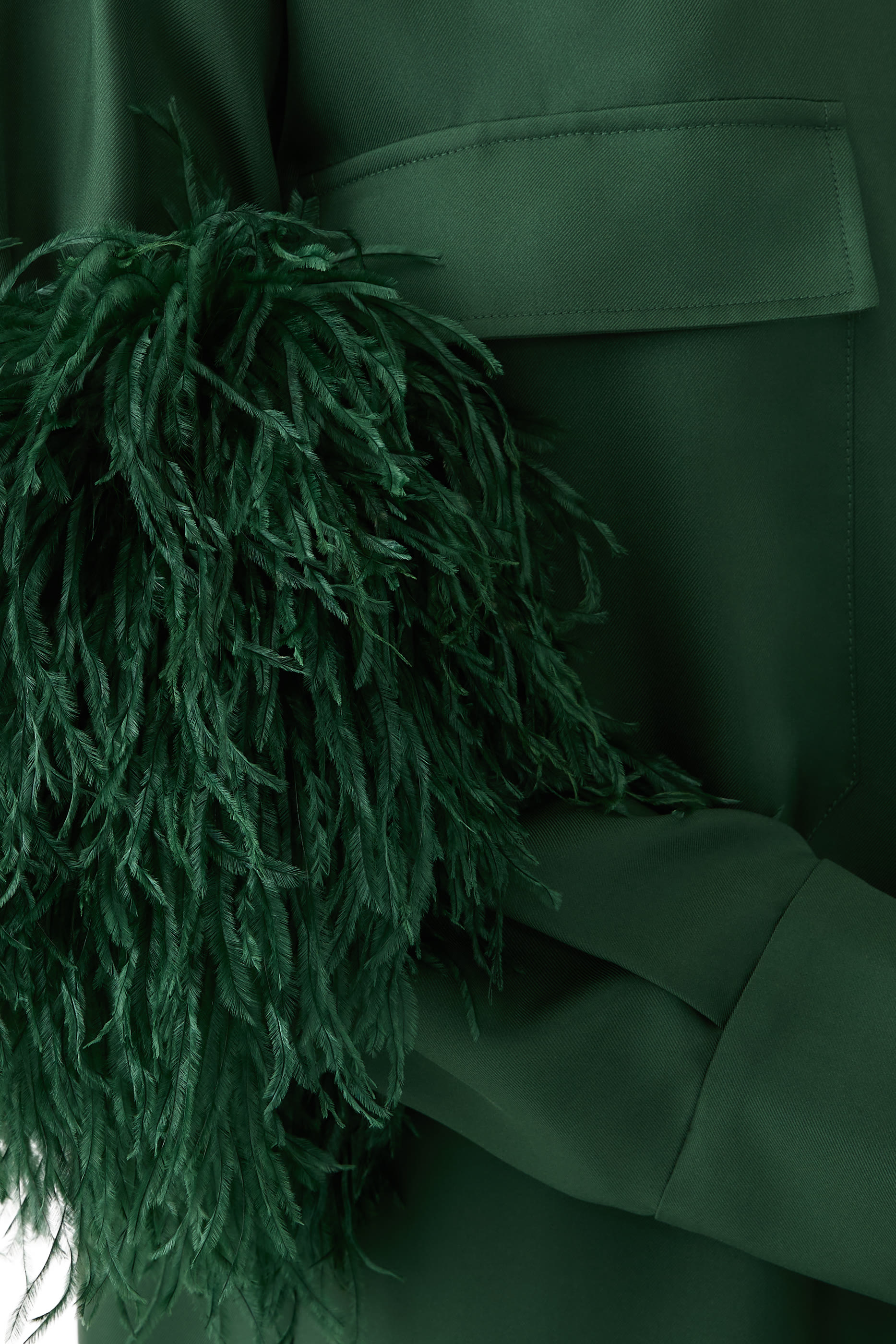 فستان بلومينغديلز الحصري بصف أزرار مزين بالريش