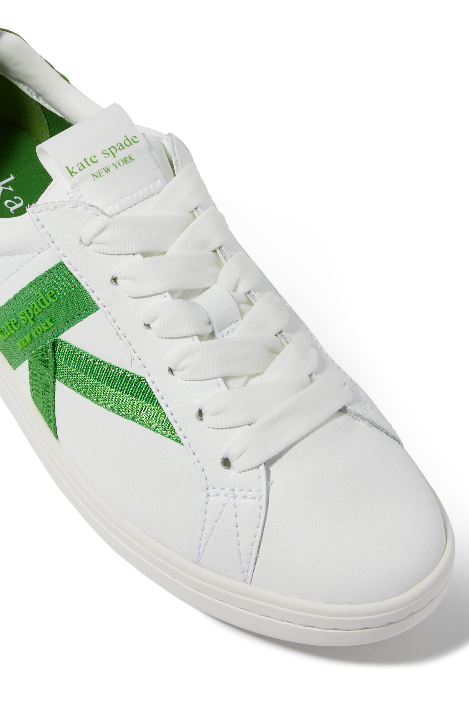 سنيكرز جلد بشعار الماركة