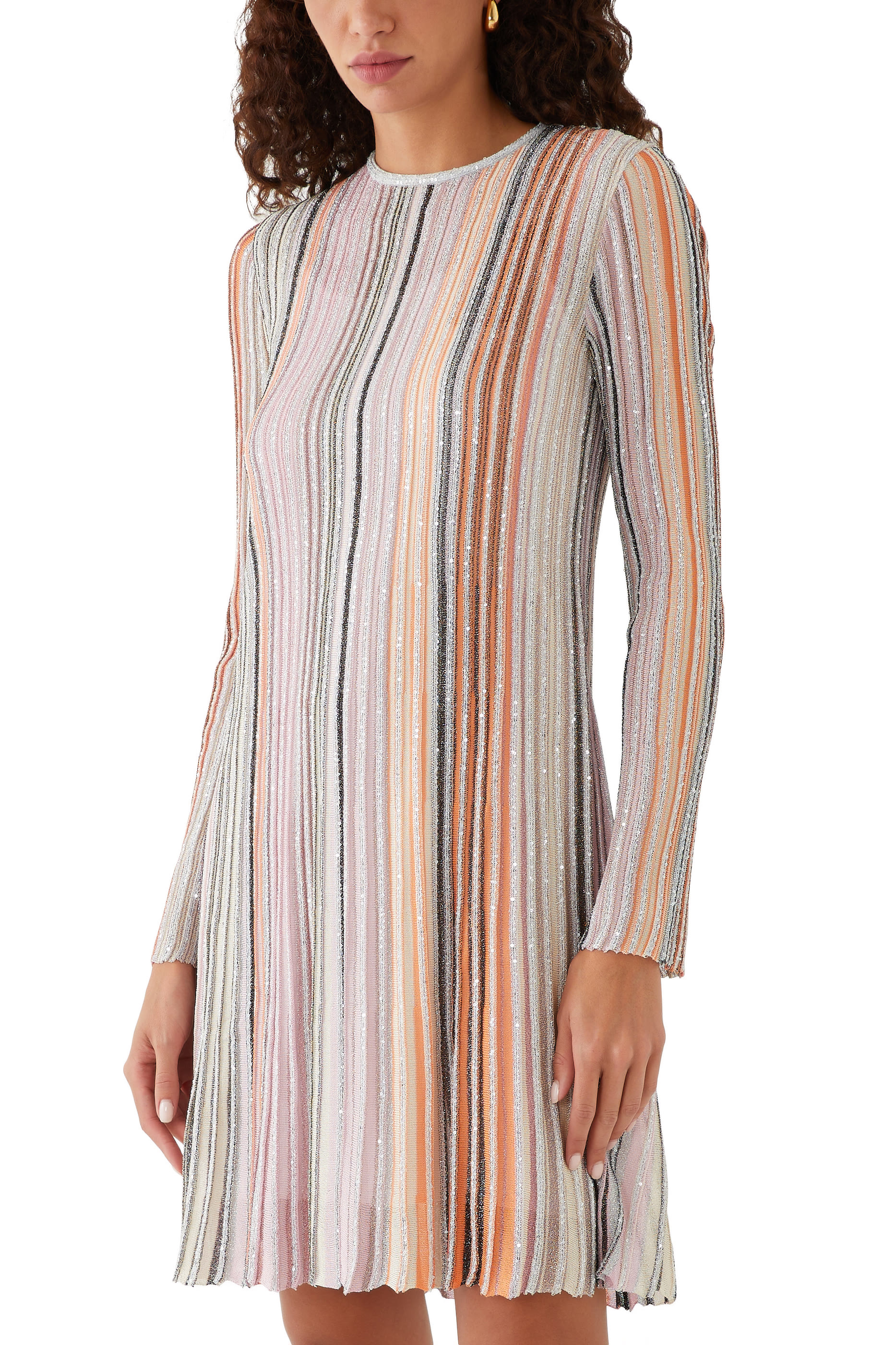 فستان بطيات مطرز بالترتر