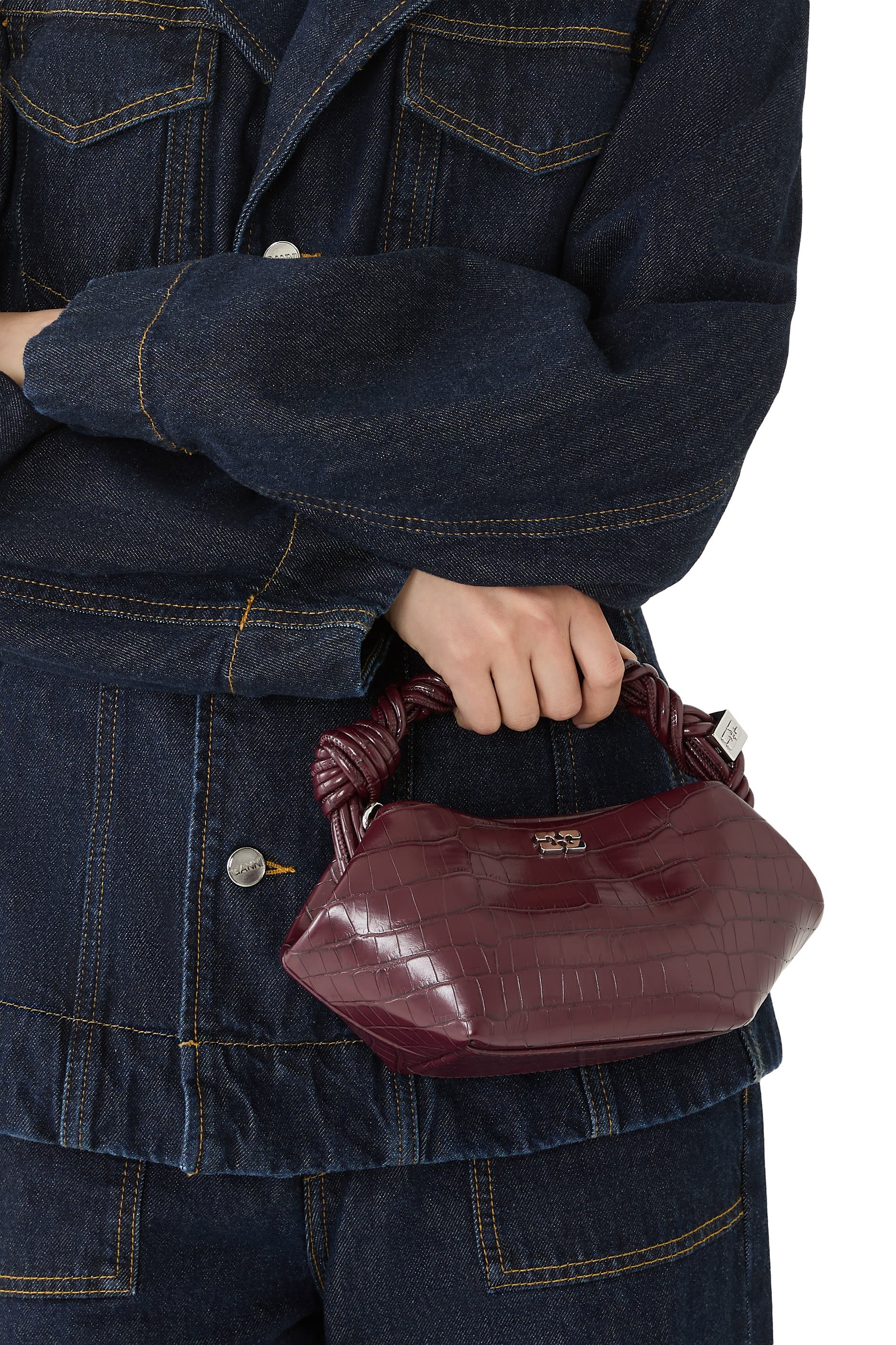 حقيبة بو صعيرة بنقشة جلد التمساح 