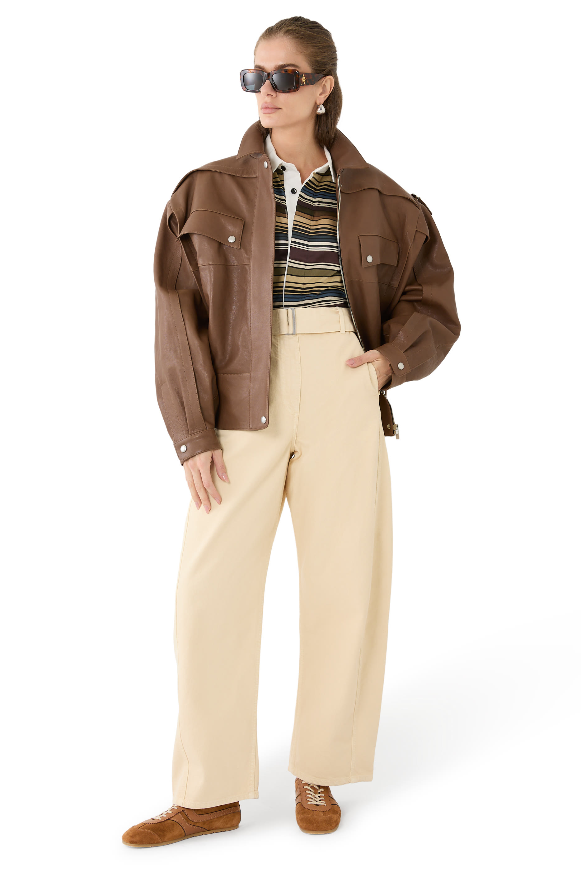 بنطال بقصة ساق واسعة وحزام دنيم