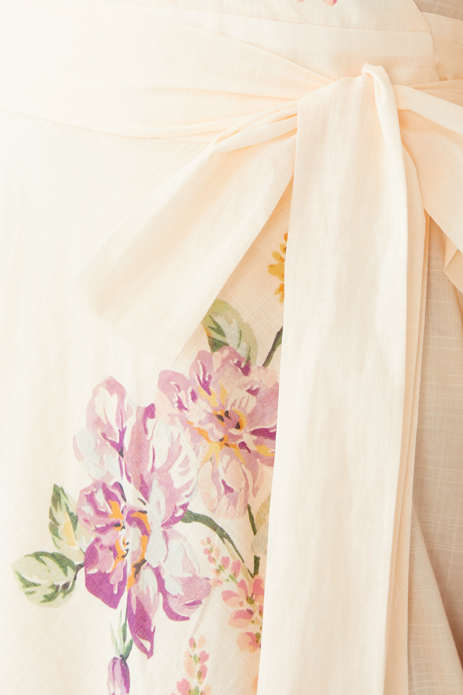 فستان هاليداي متوسط الطول بتصميم ملفوف