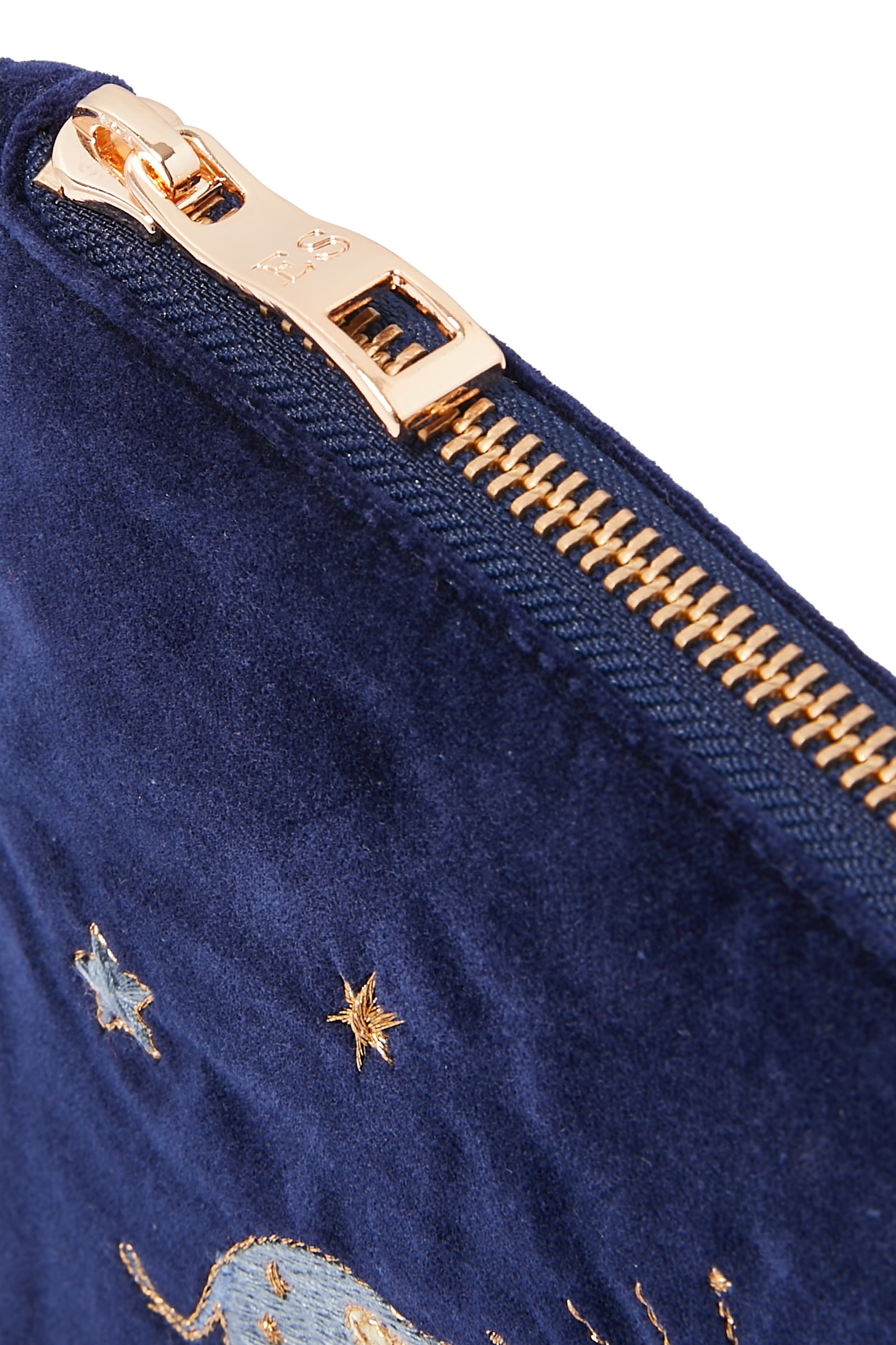 حقيبة صغيرة بتطريزات سماوية وفيلة