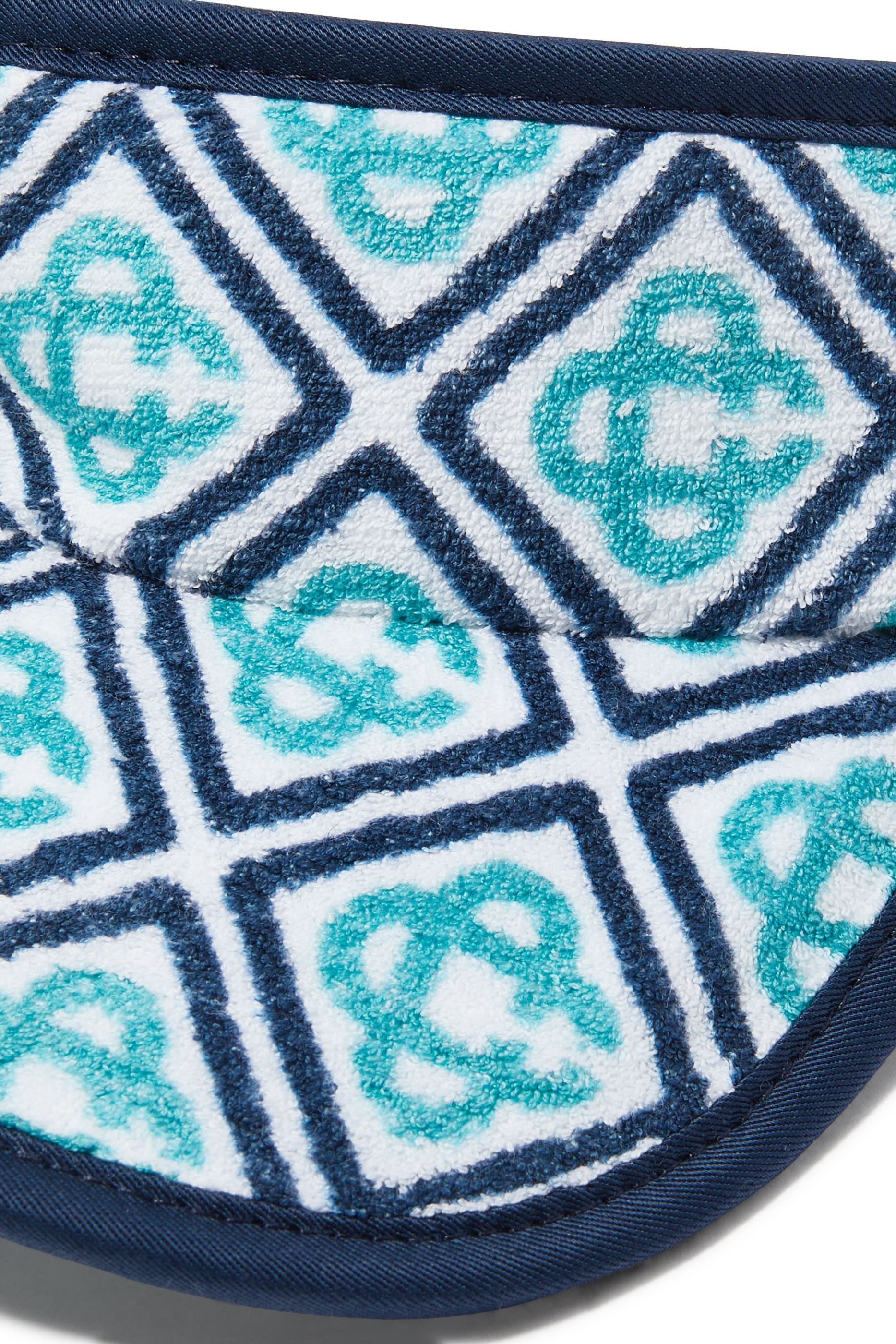 قبعة بيتج كلوب مفتوحة بنقشة حرف شعار الماركة