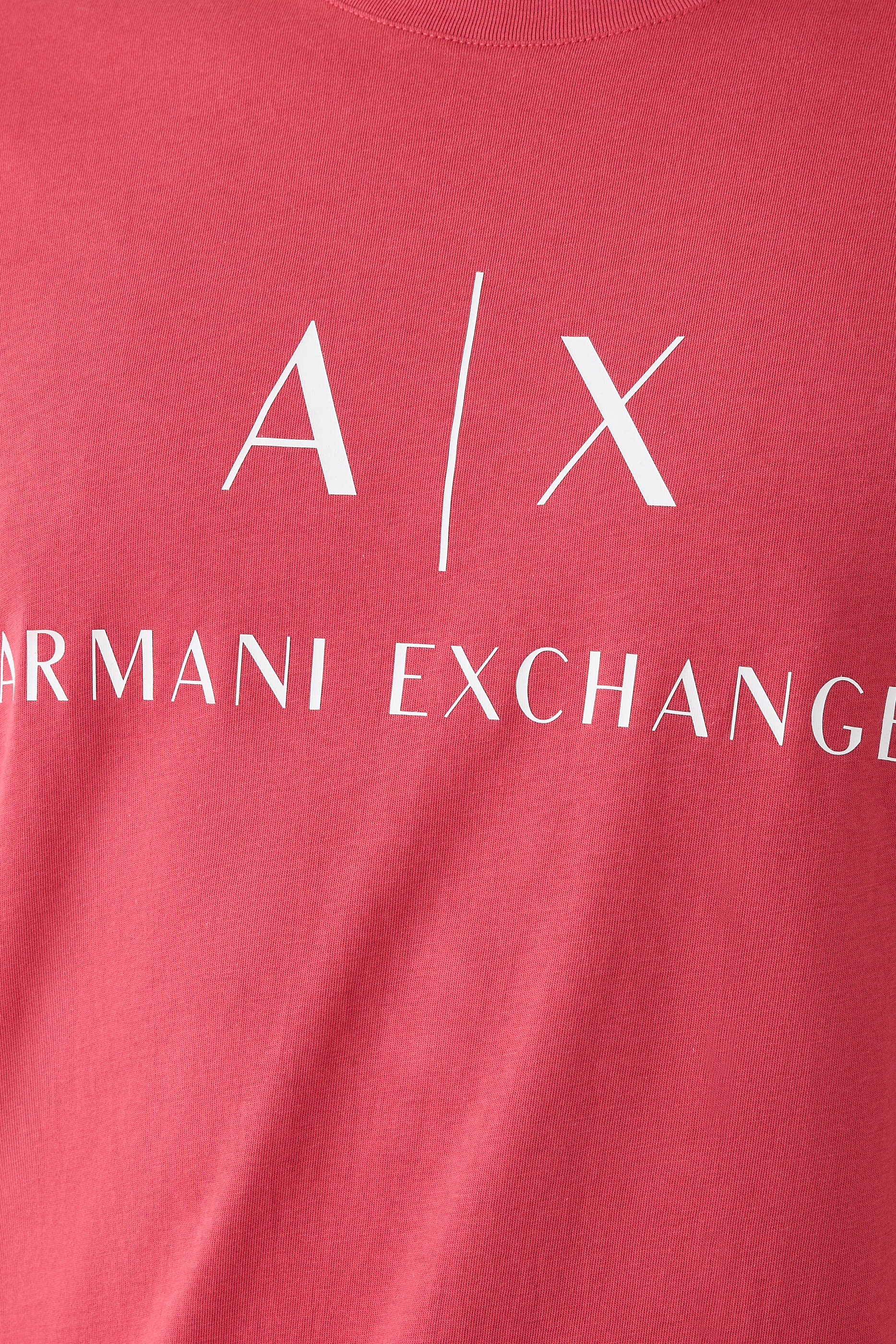 تيشيرت بشعار الماركة بقصة ضيقة جرسيه