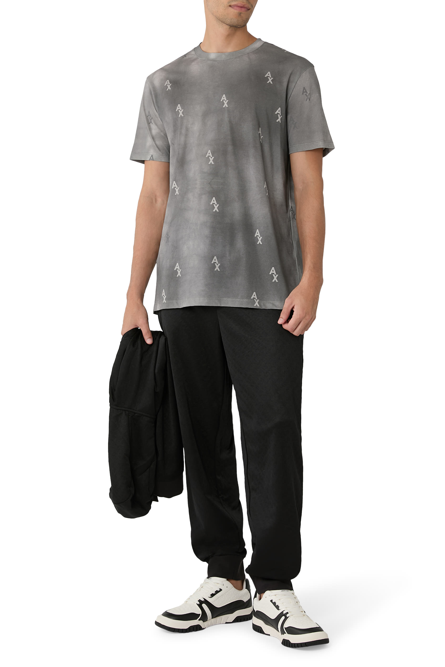 تيشيرت بطبعة شعار الماركة مظللة