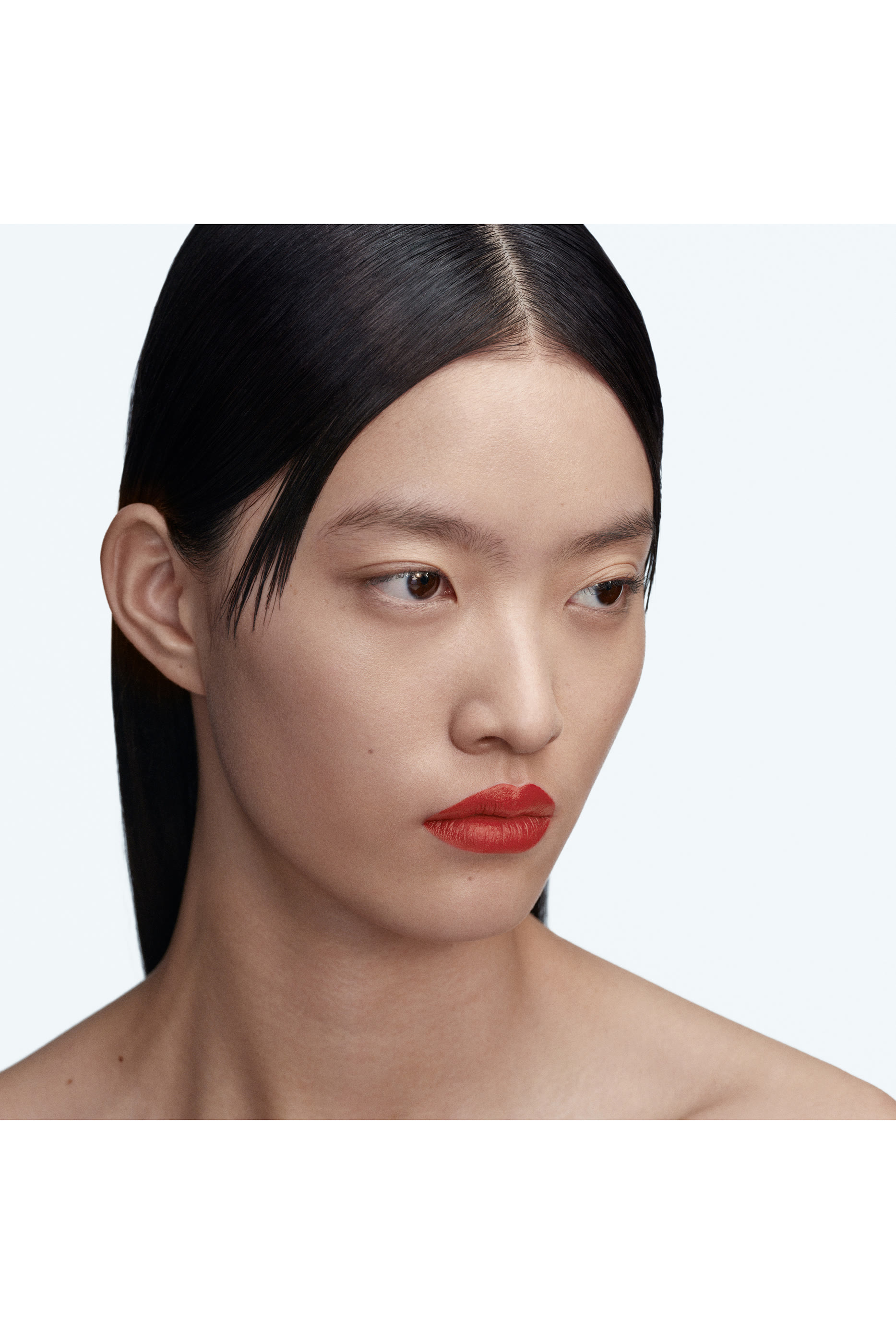 أحمر شفاه غير لامع