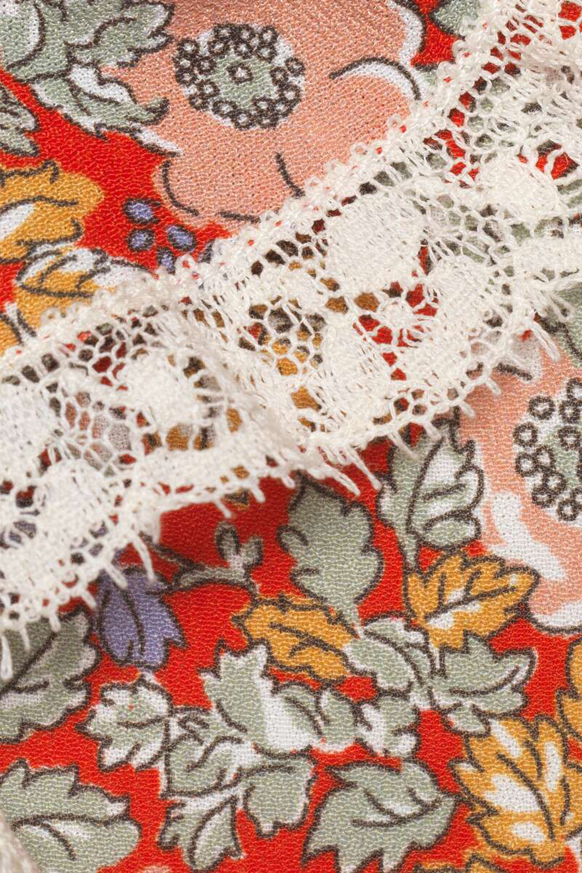 فستان بنقشة زهور وشعار Gucci Liberty