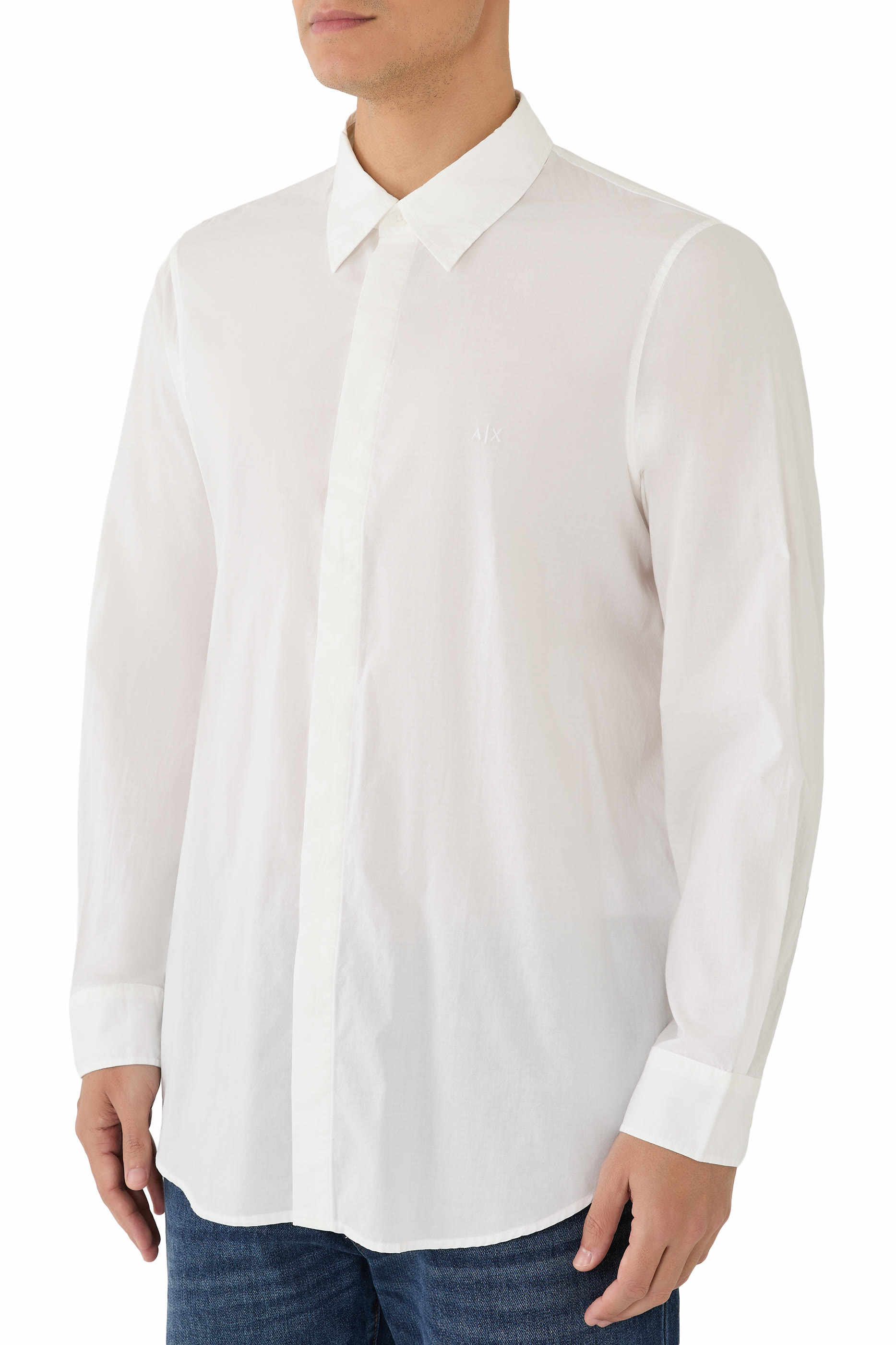 قميص بأكمام طويلة وشعار الماركة