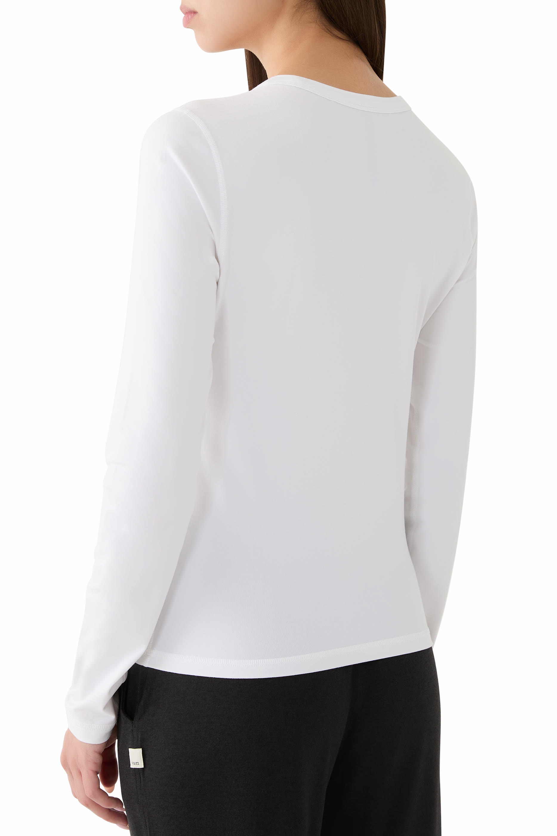 تيشيرت لوكس بأكمام طويلة وياقة ضيقة