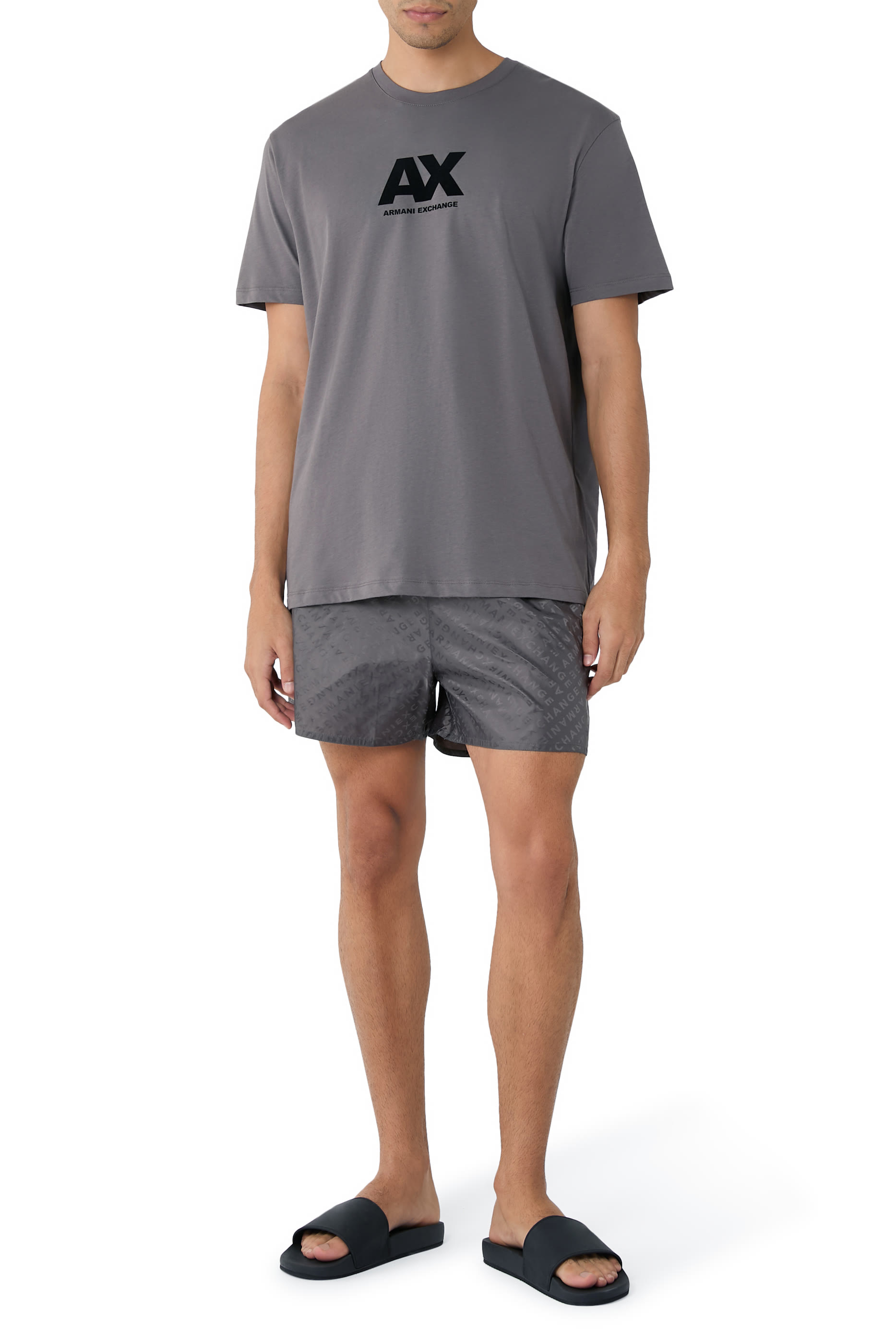 شورت سباحة بوكسر مزين بشعار الماركة بالكامل