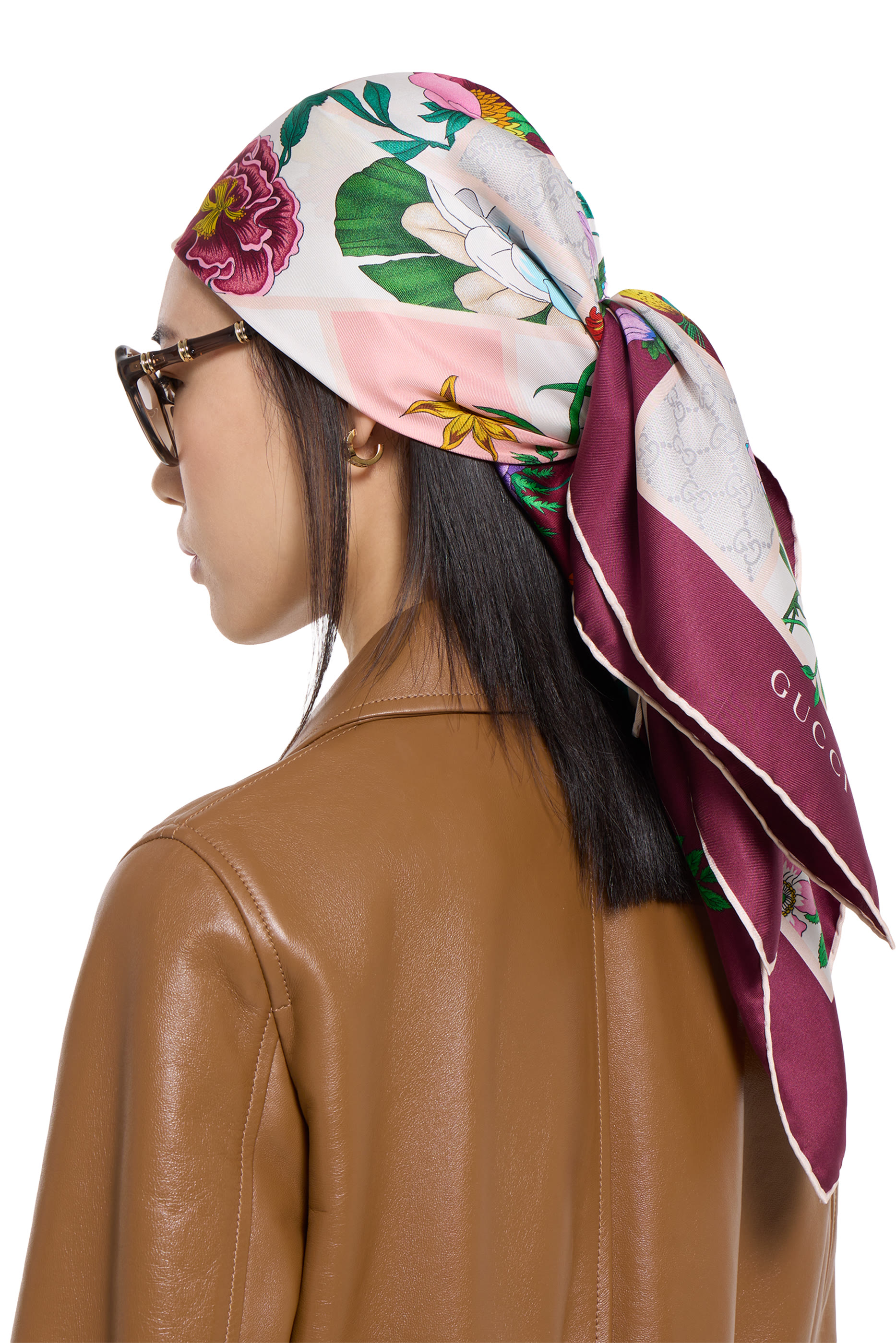 وشاح مربع بطبعات زهور حرير تويل 