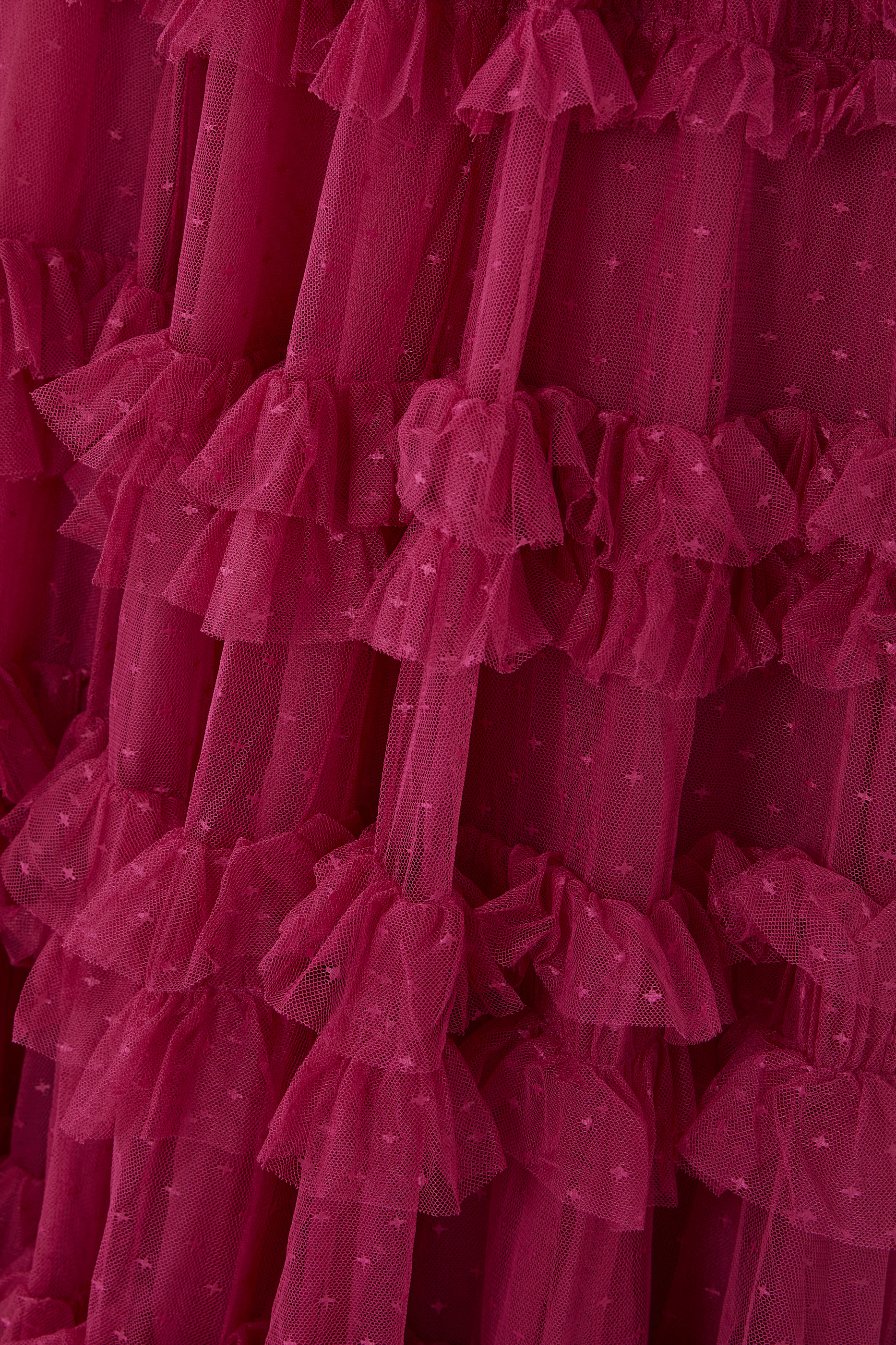 فستان سهرة ليزيت بأكتاف مكشوفة كشكش