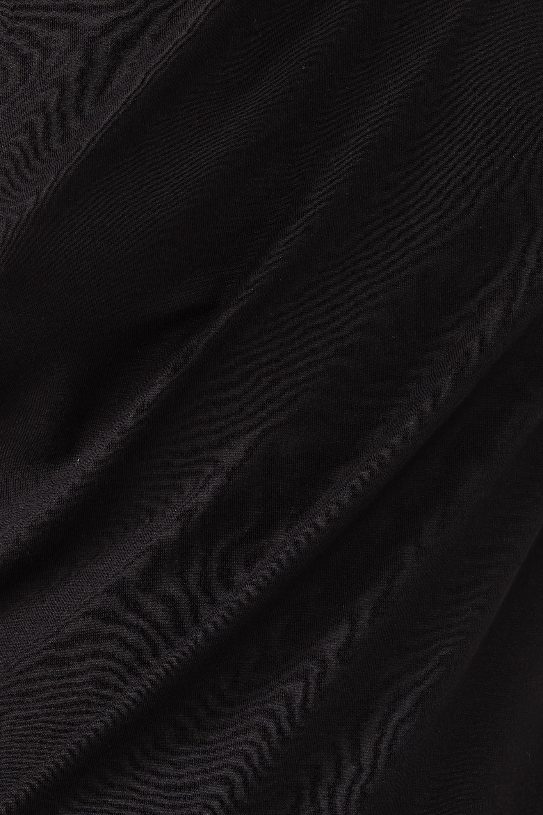 تيشيرت قطن بقصّة ضيقة