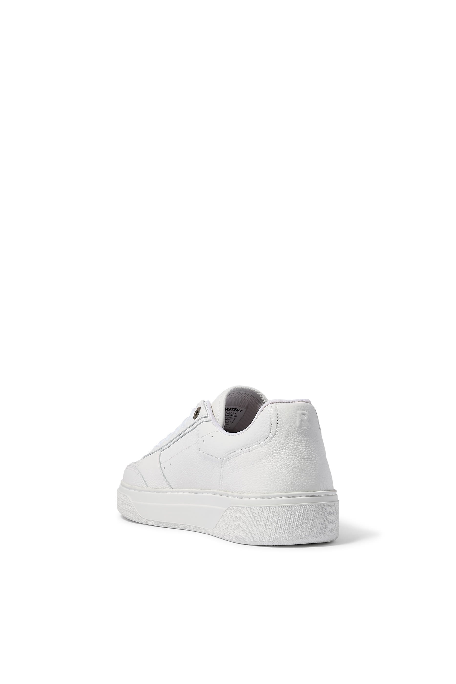 سنيكرز إنشيال