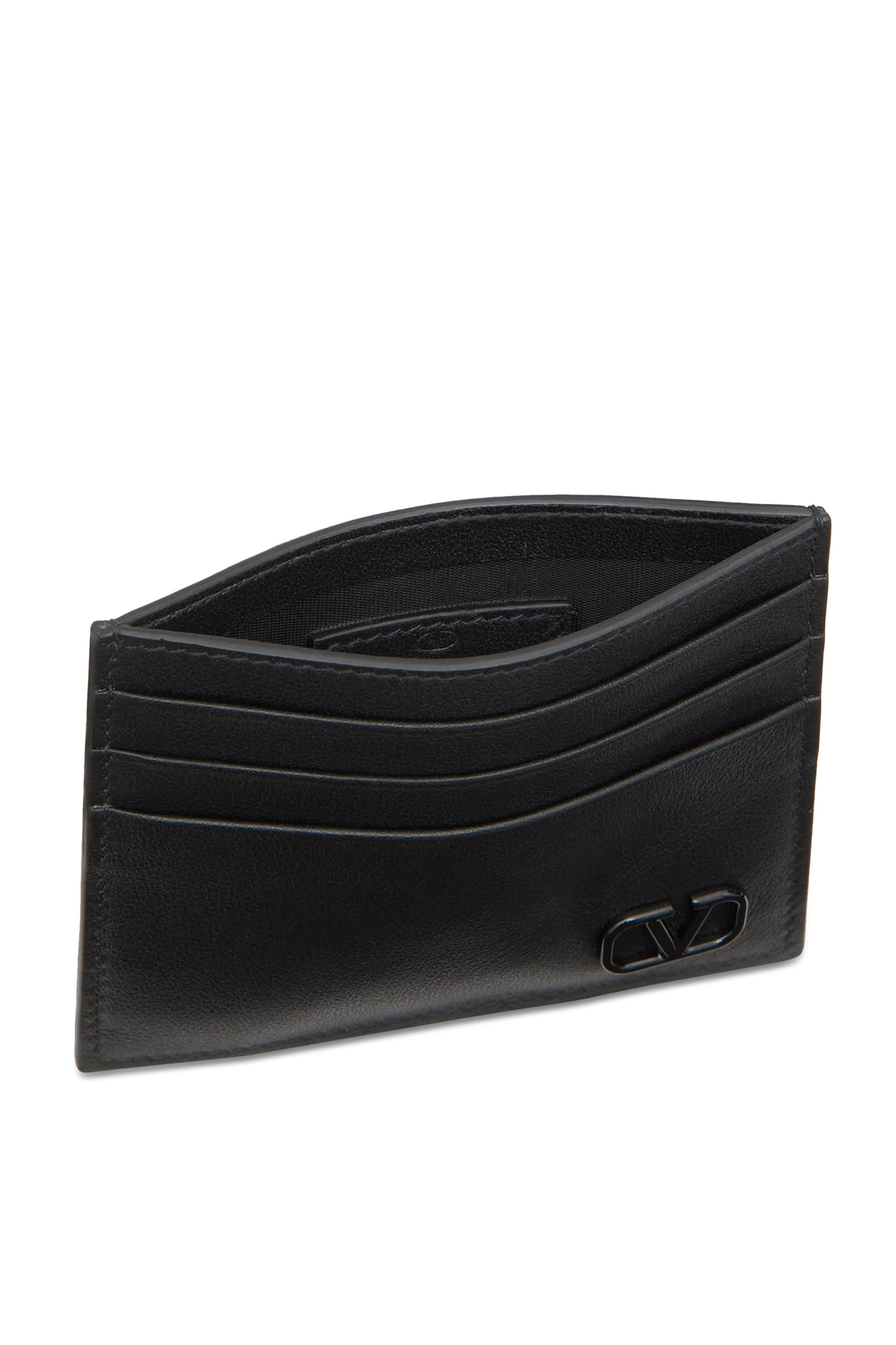 حافظة بطاقات بشعار حرف V