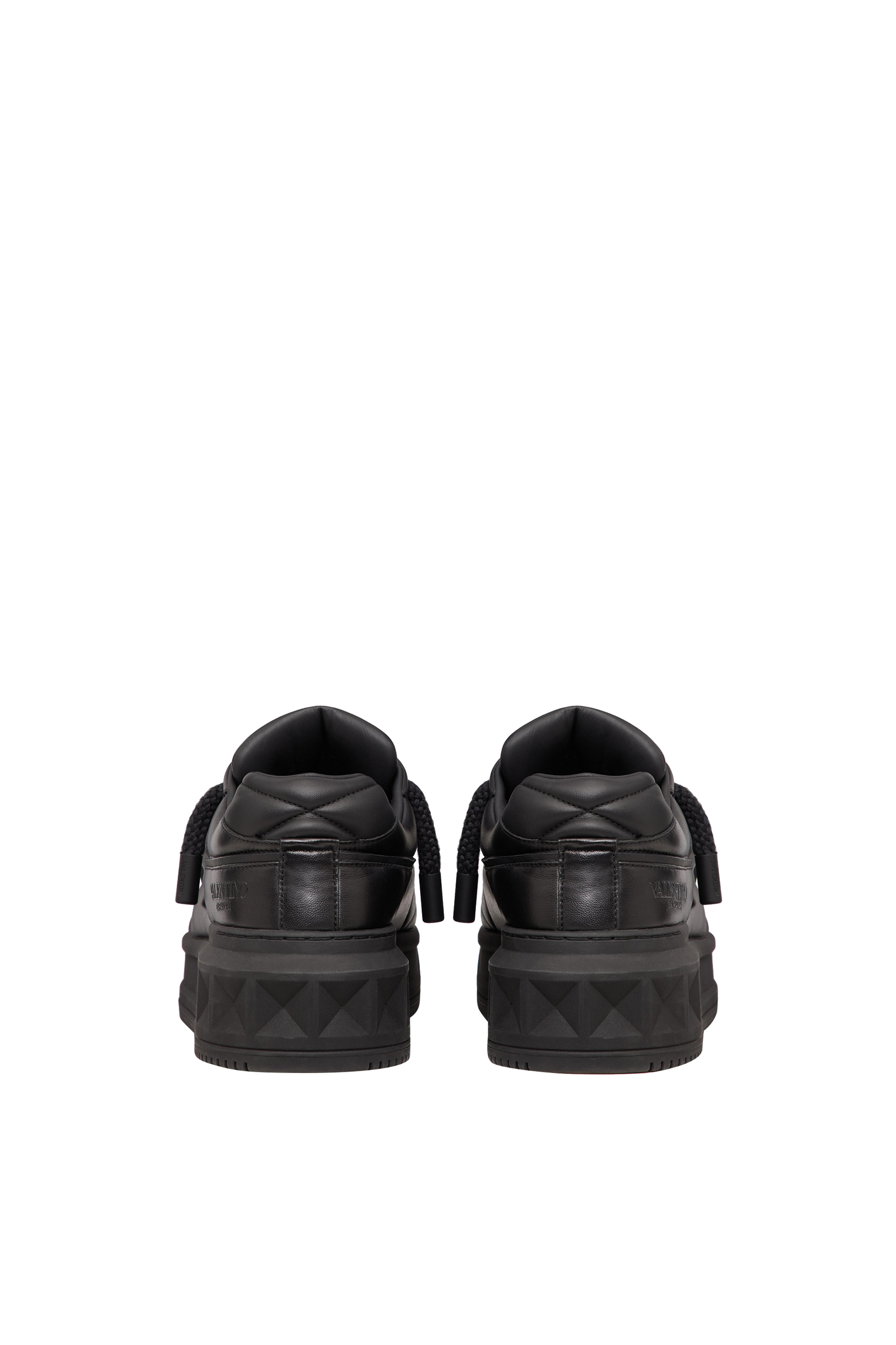 سنيكرز فالنتينو جارافاني بحلية