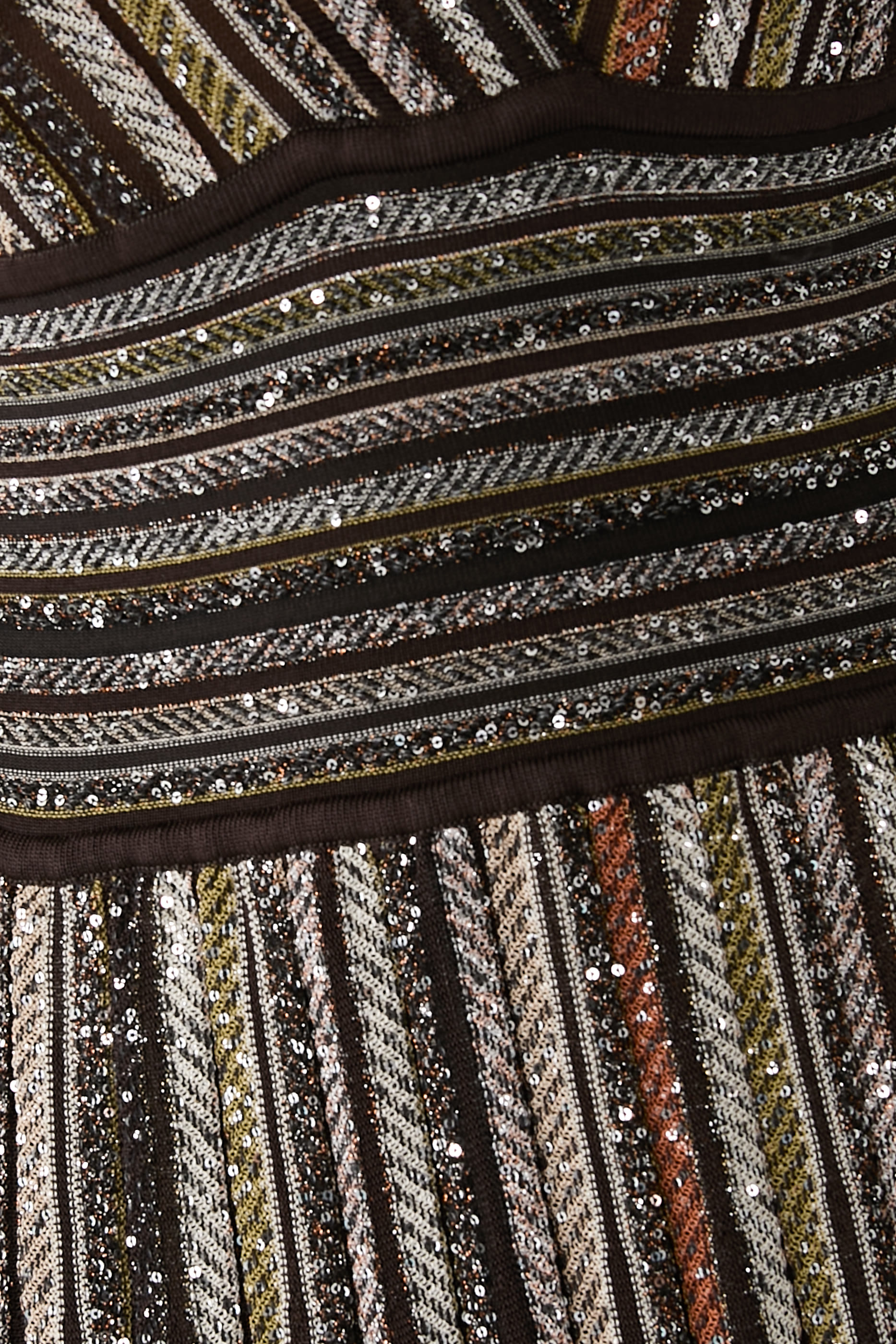 فستان طويل مخطط نسيج مطرز بالترتر