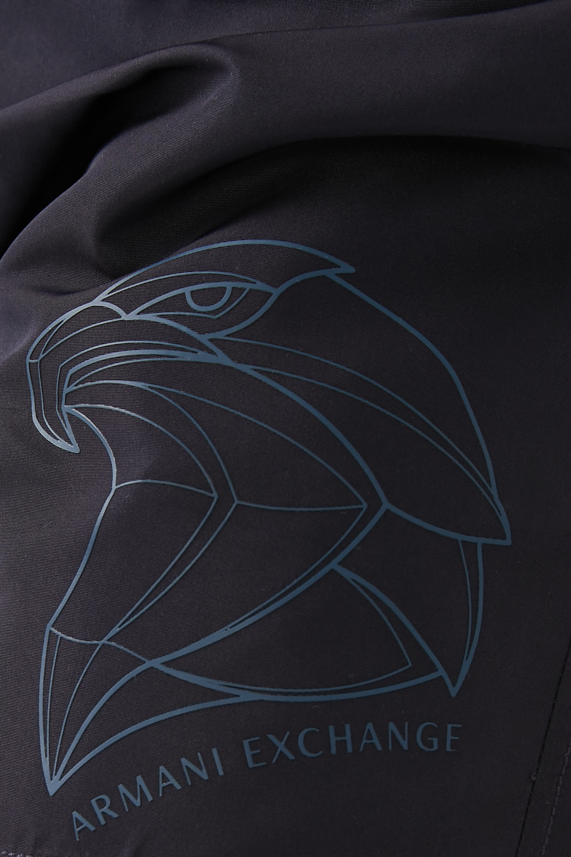 شورت سباحة بشعار الماركة