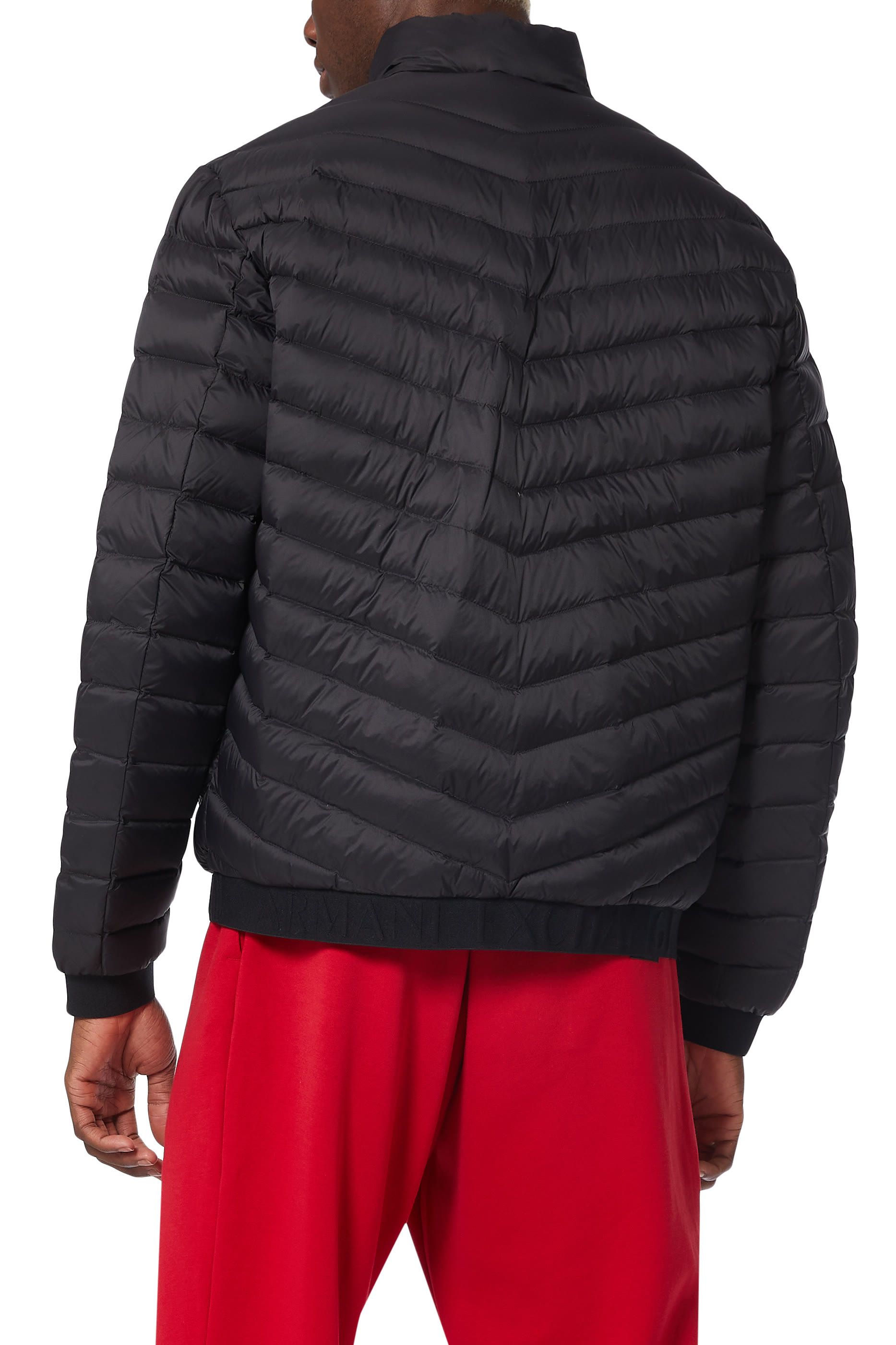 جاكيت منفوخ بشعار الماركة