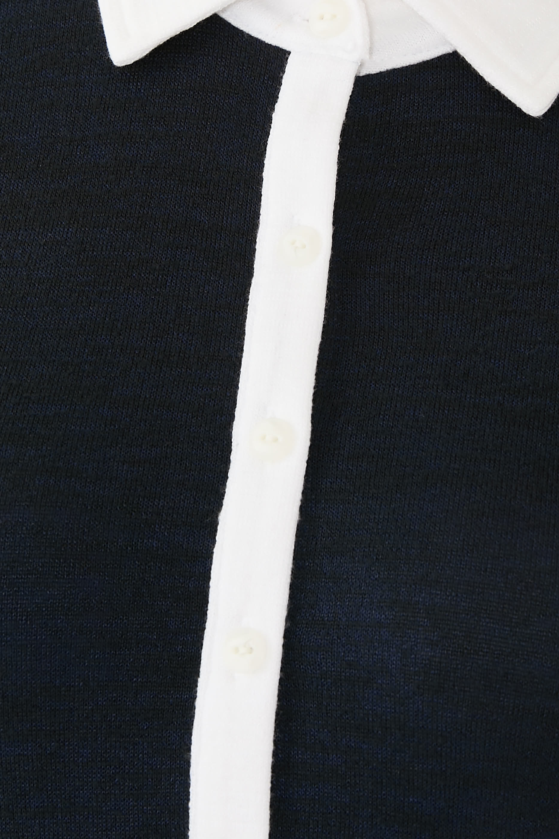 قميص بولو منسوج بأكمام قصيرة وأزرار