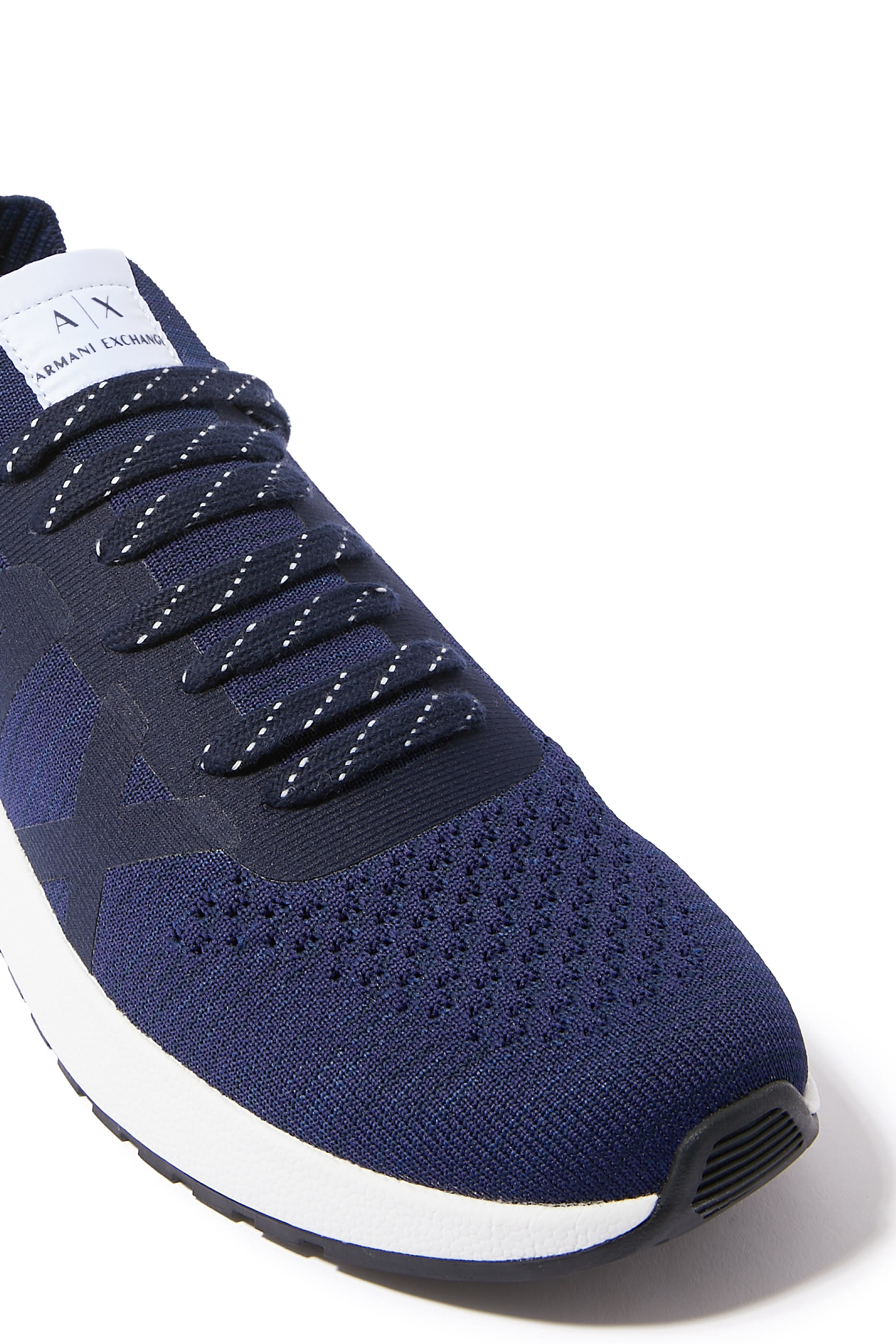 سنيكرز دوسلدورف بشعار الماركة