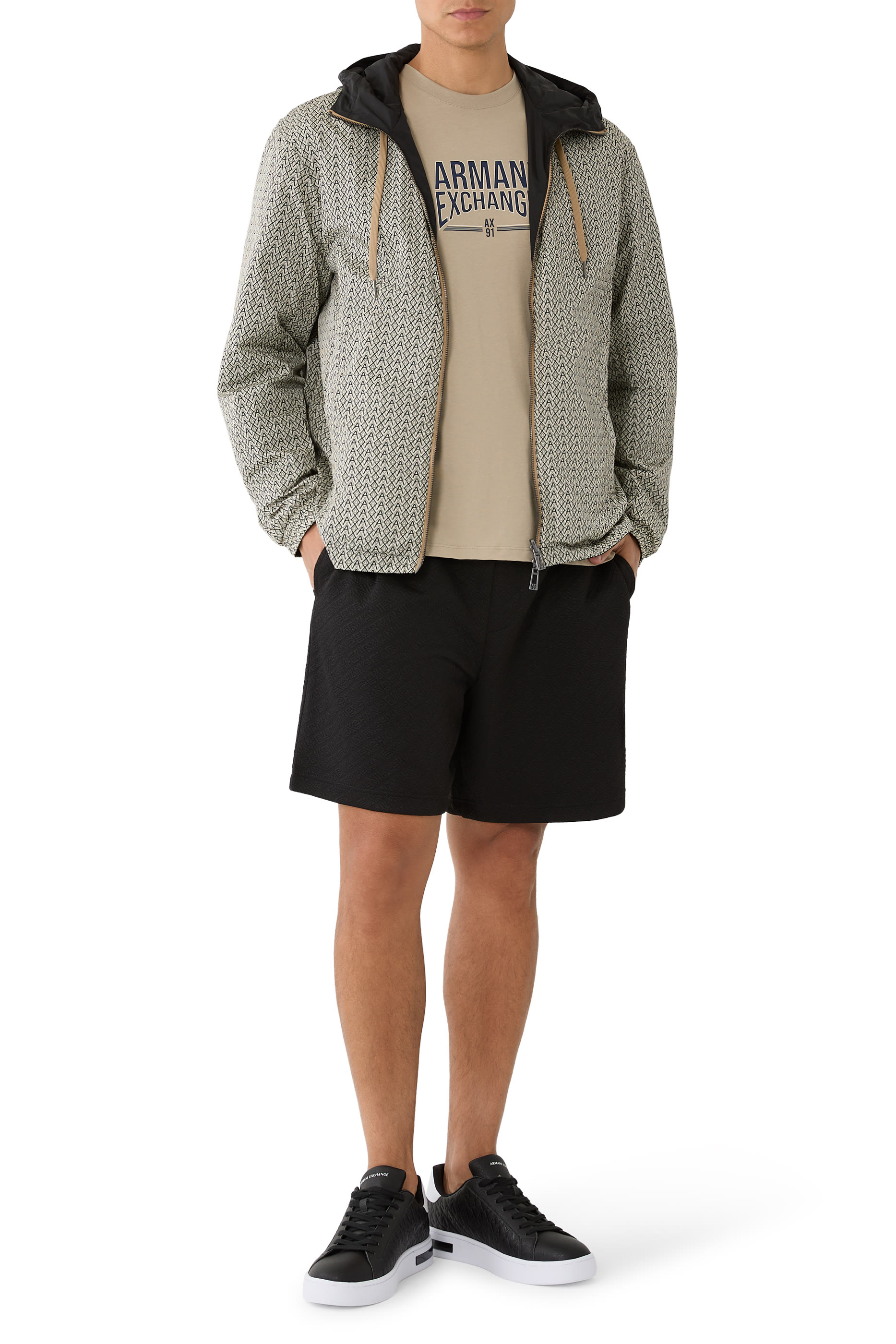 تيشيرت بشعار الماركة