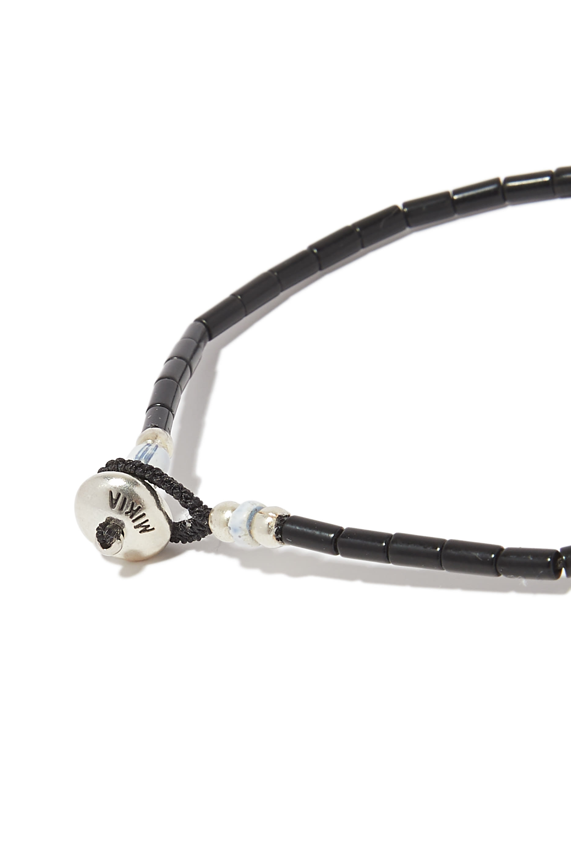 سوار بتصميم أسطواني وعقيق يماني 