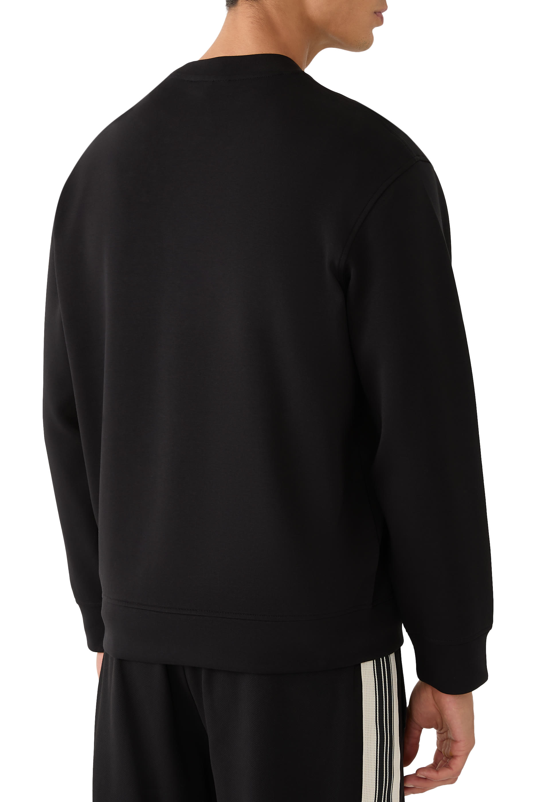 سويت شيرت بياقة ضيقة