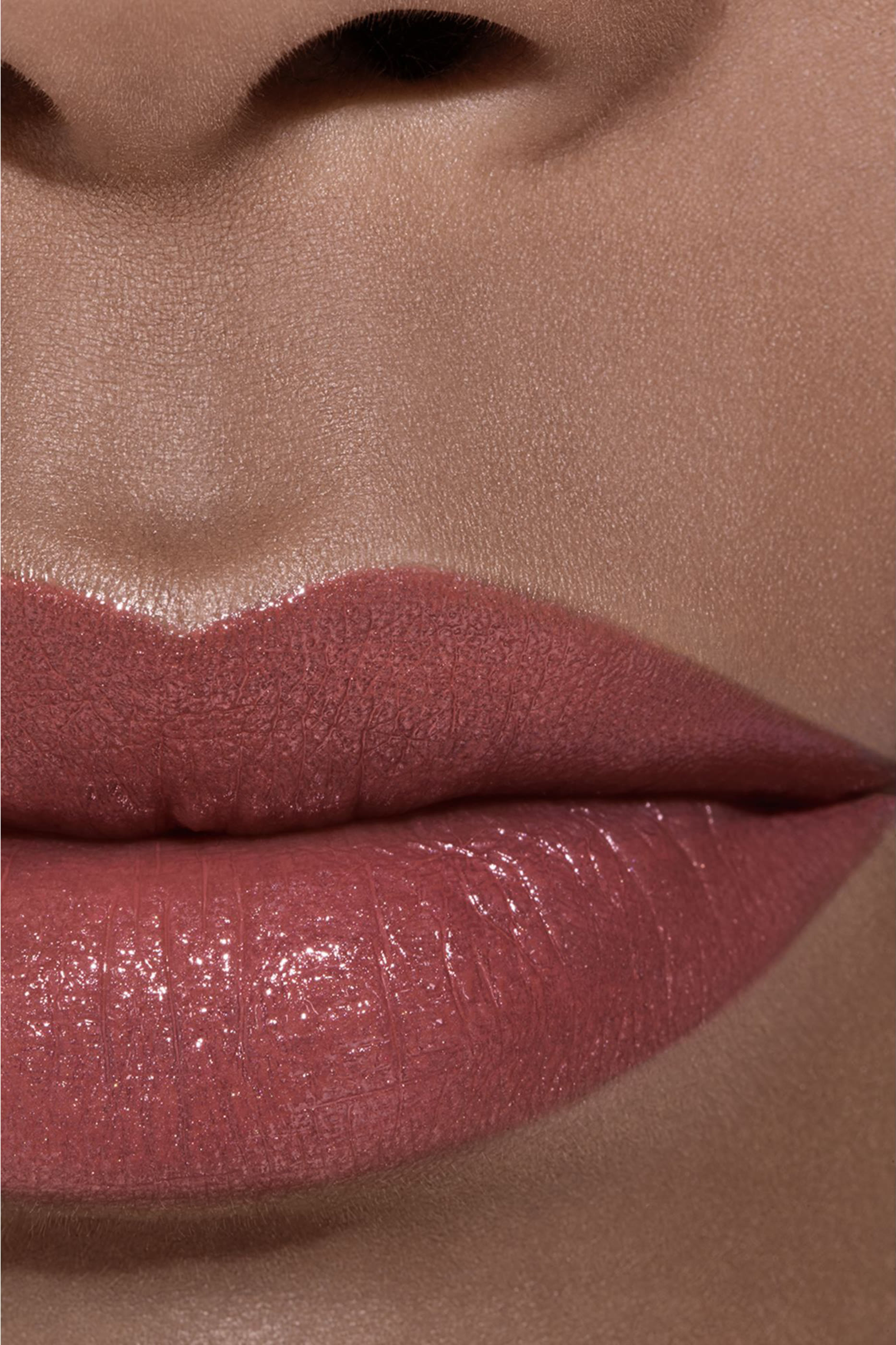 أحمر شفاه لامع Rouge Coco يدوم طويلا