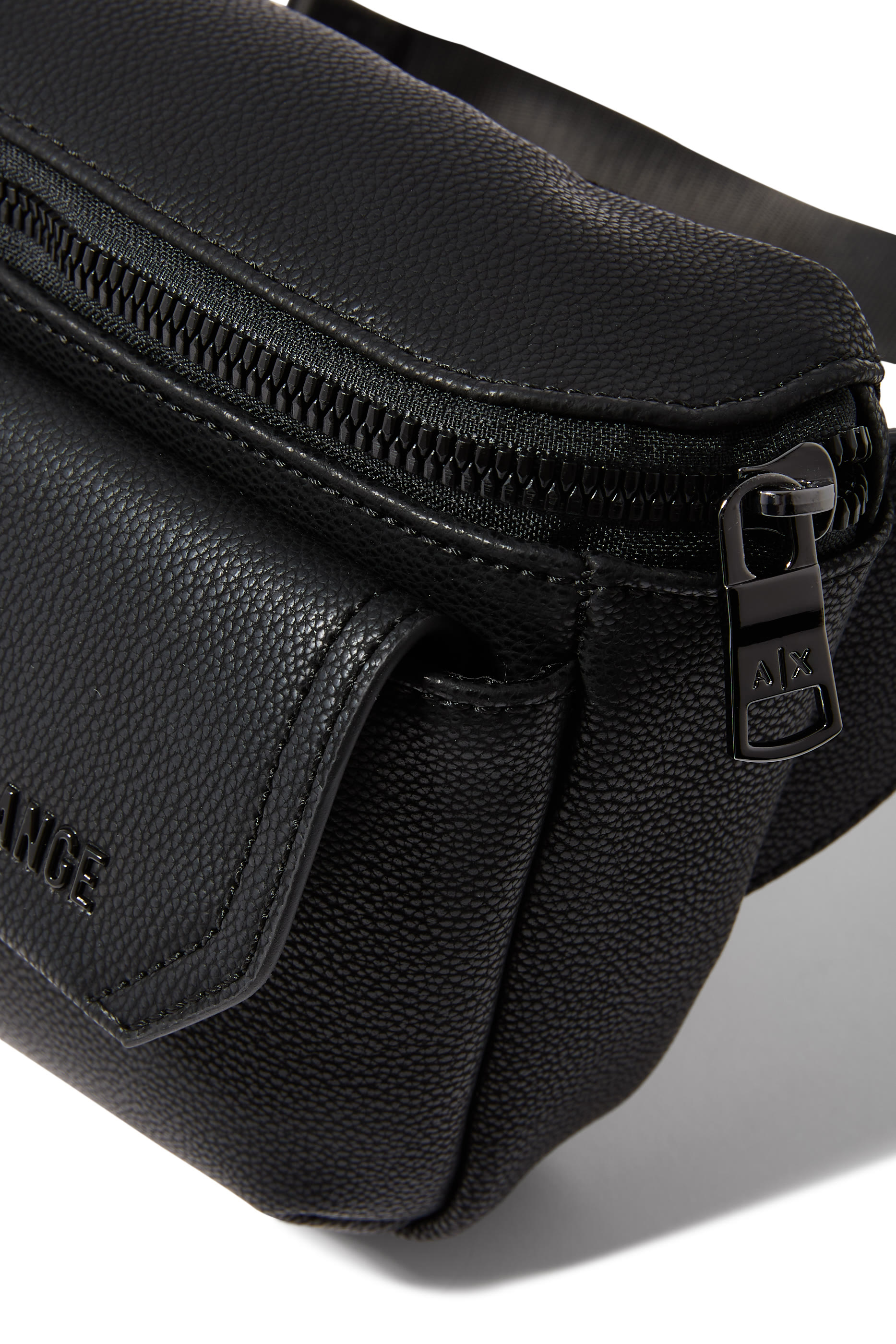 حقيبة خصر بشعار الماركة