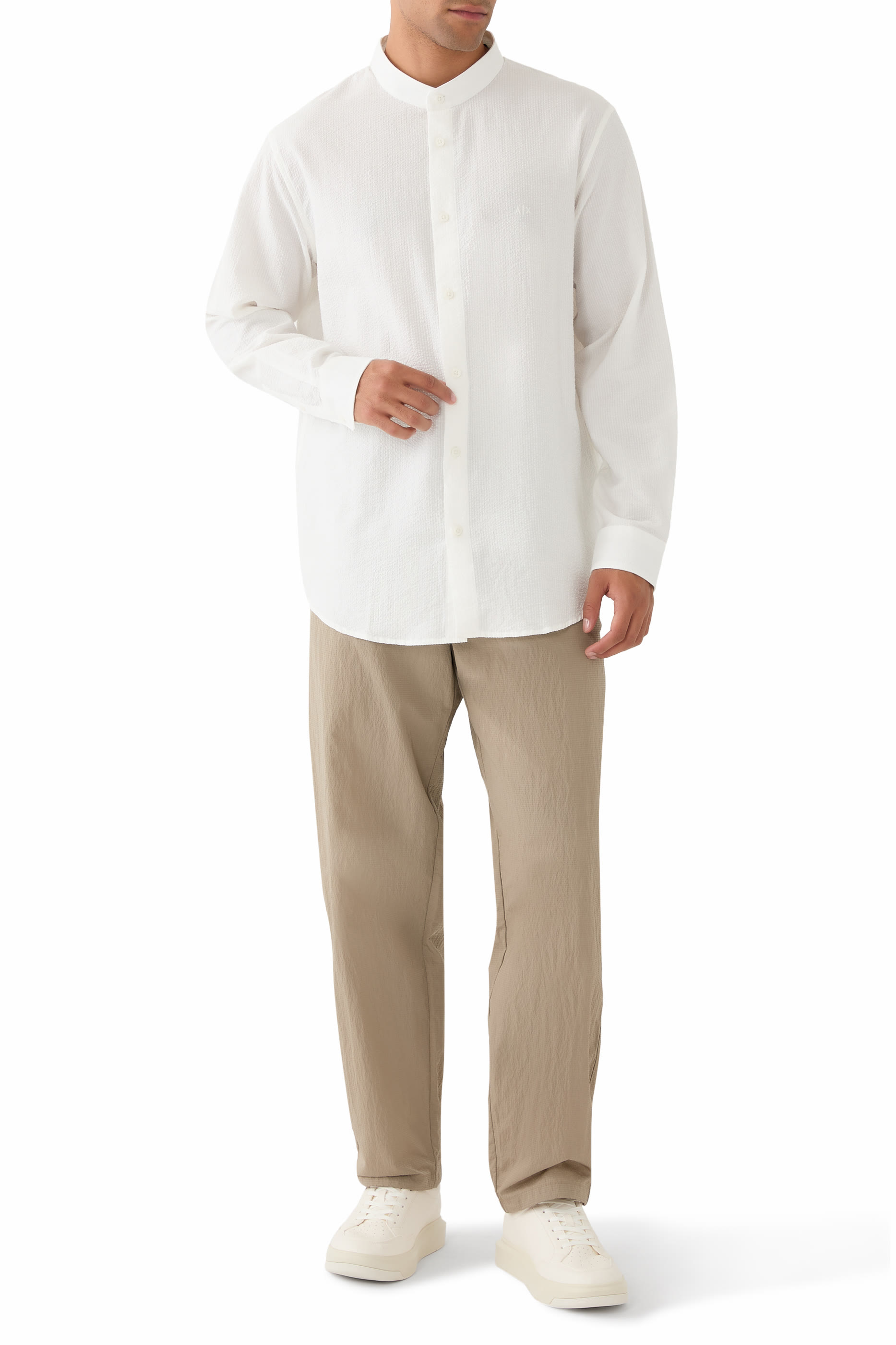 قميص بأكمام طويلة