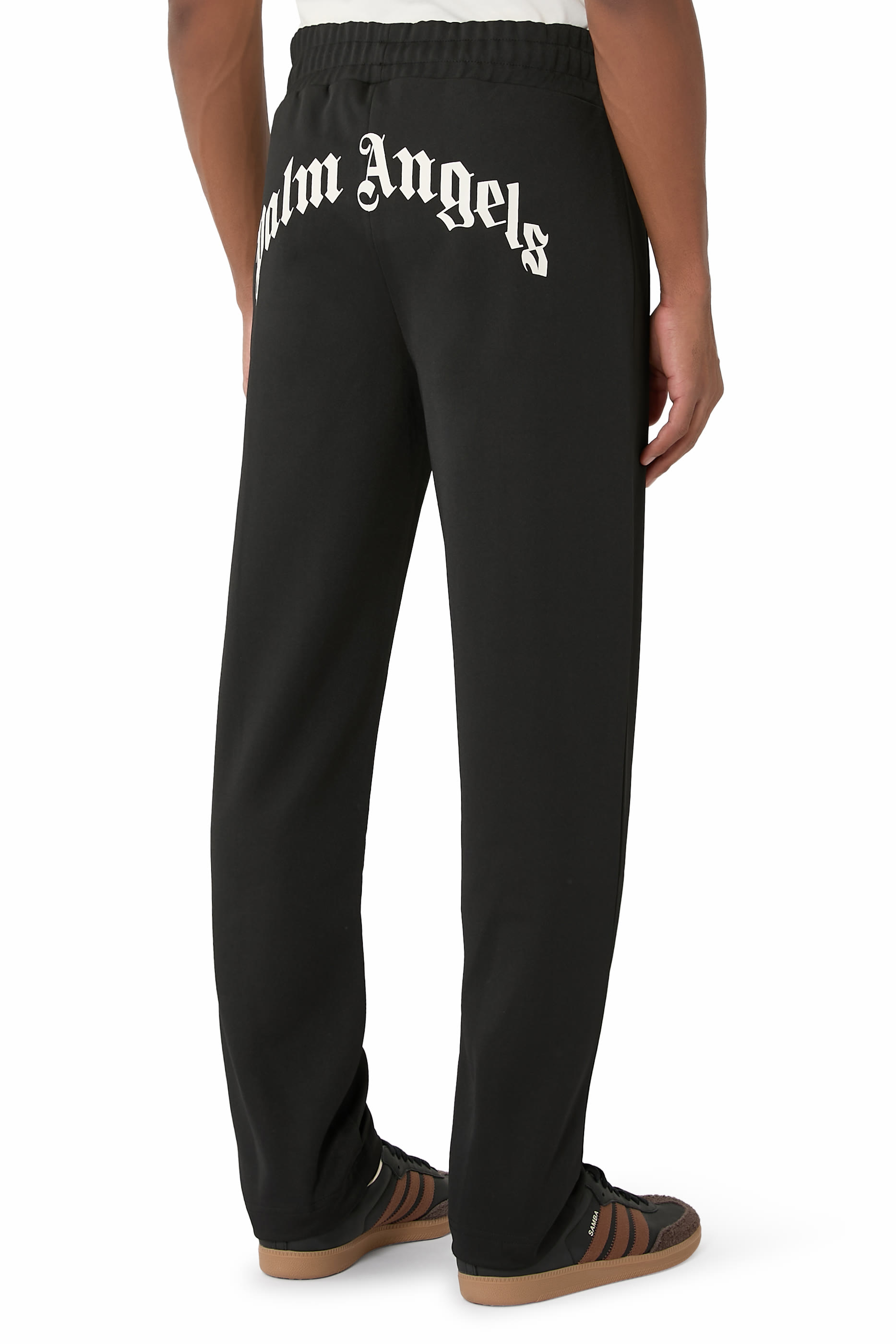 بنطال رياضي بشعار الماركة المقوس في الخلف