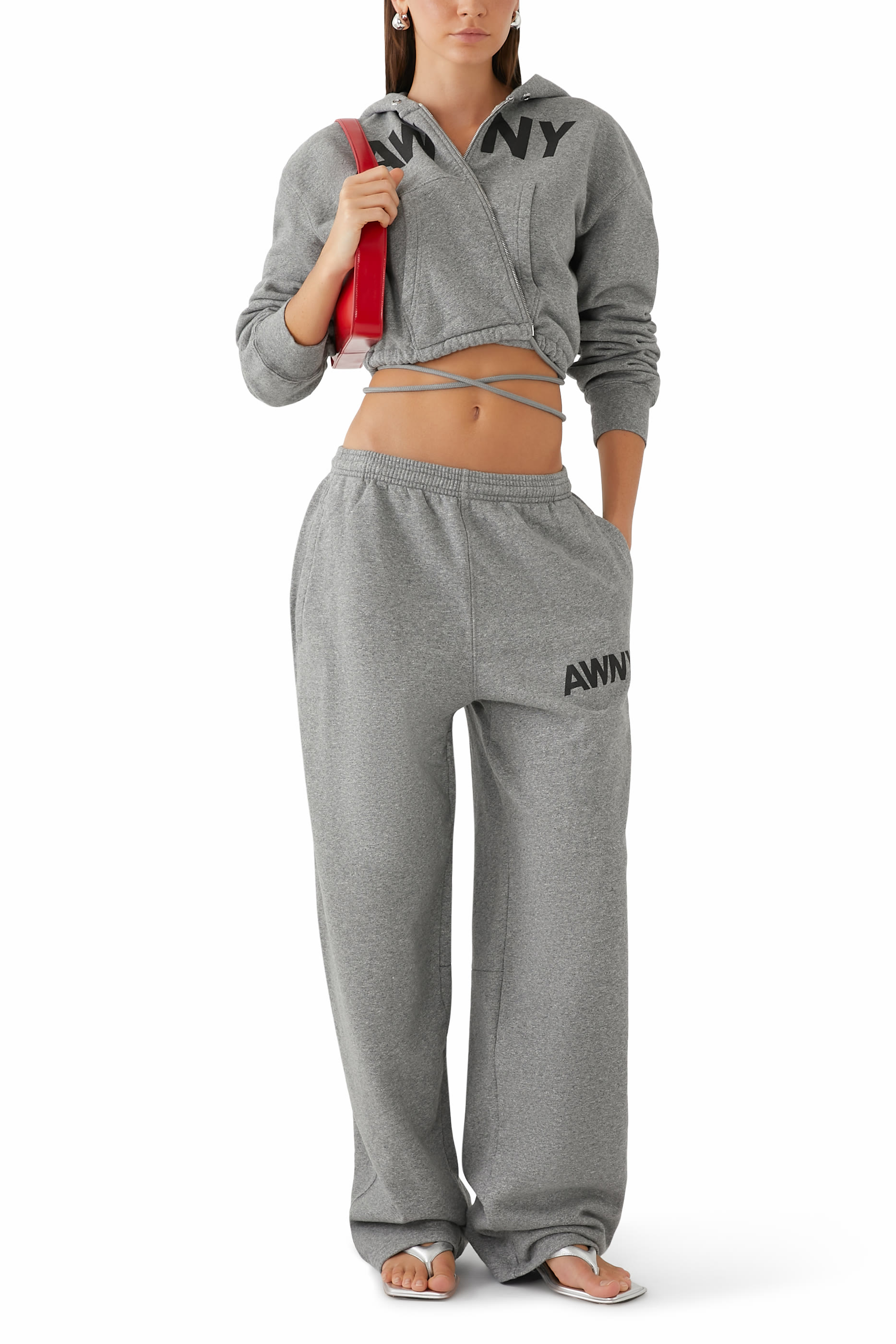 هودي بتصميم ملفوف غير متماثل وشعار الماركة