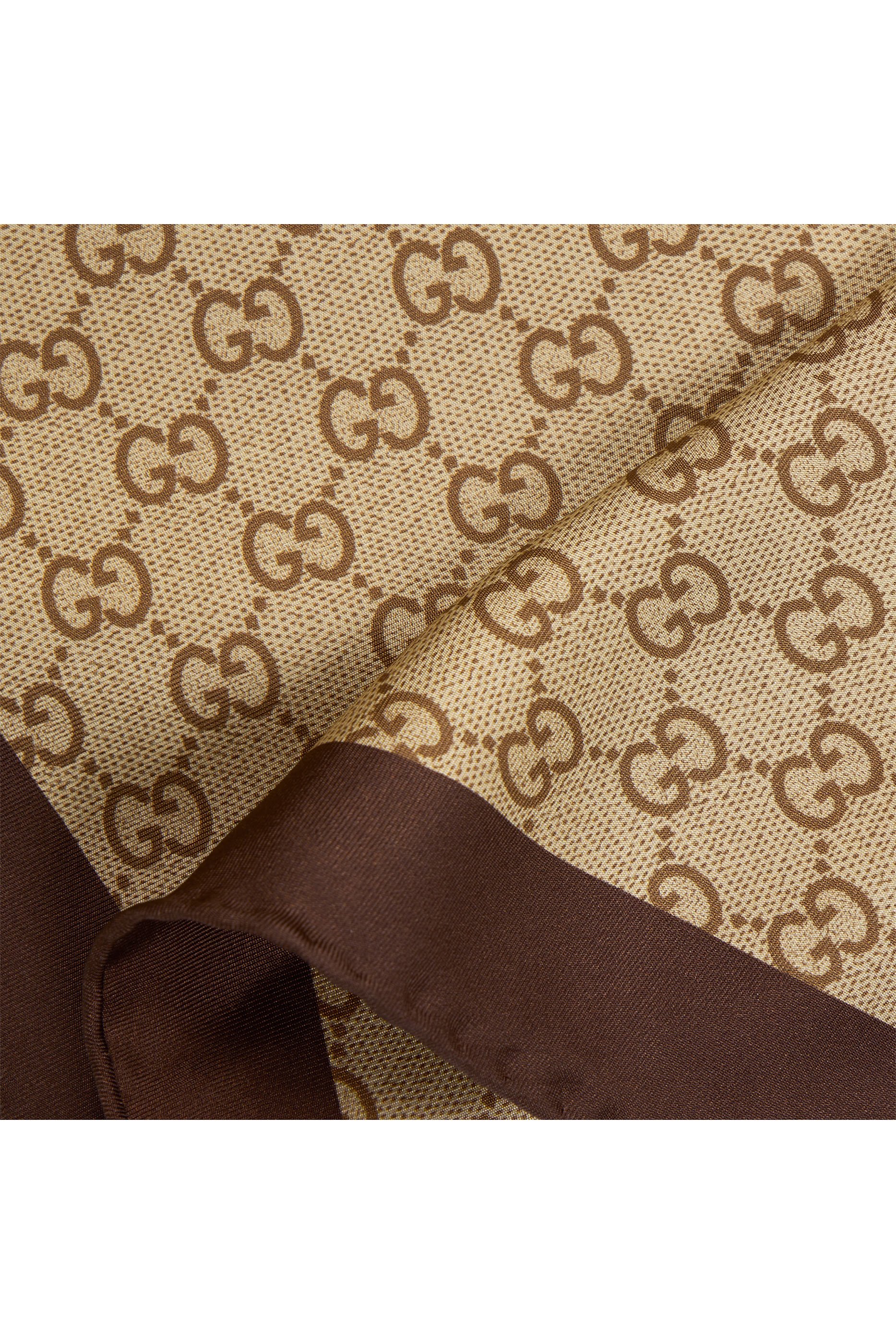 وشاح بتصميم مربع مزين بطبعات حرير تويل