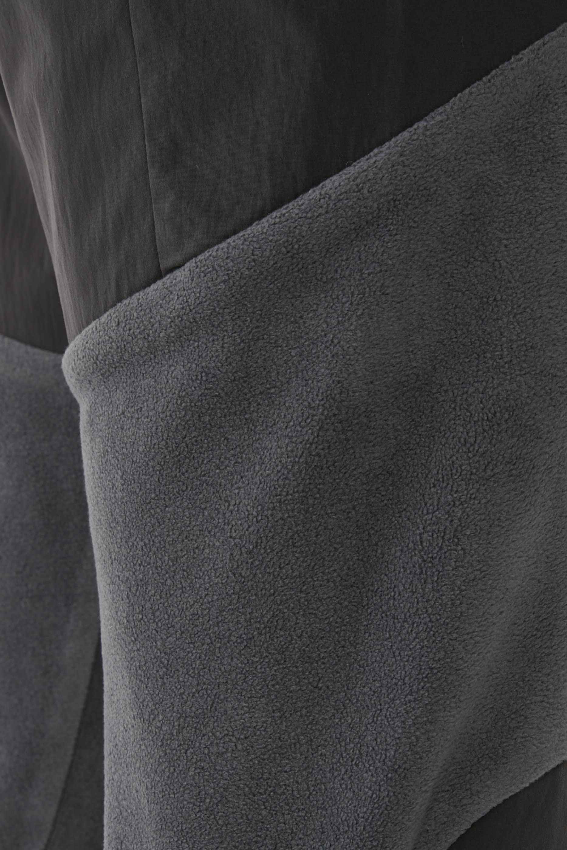 بنطال بقاعدة من صوف