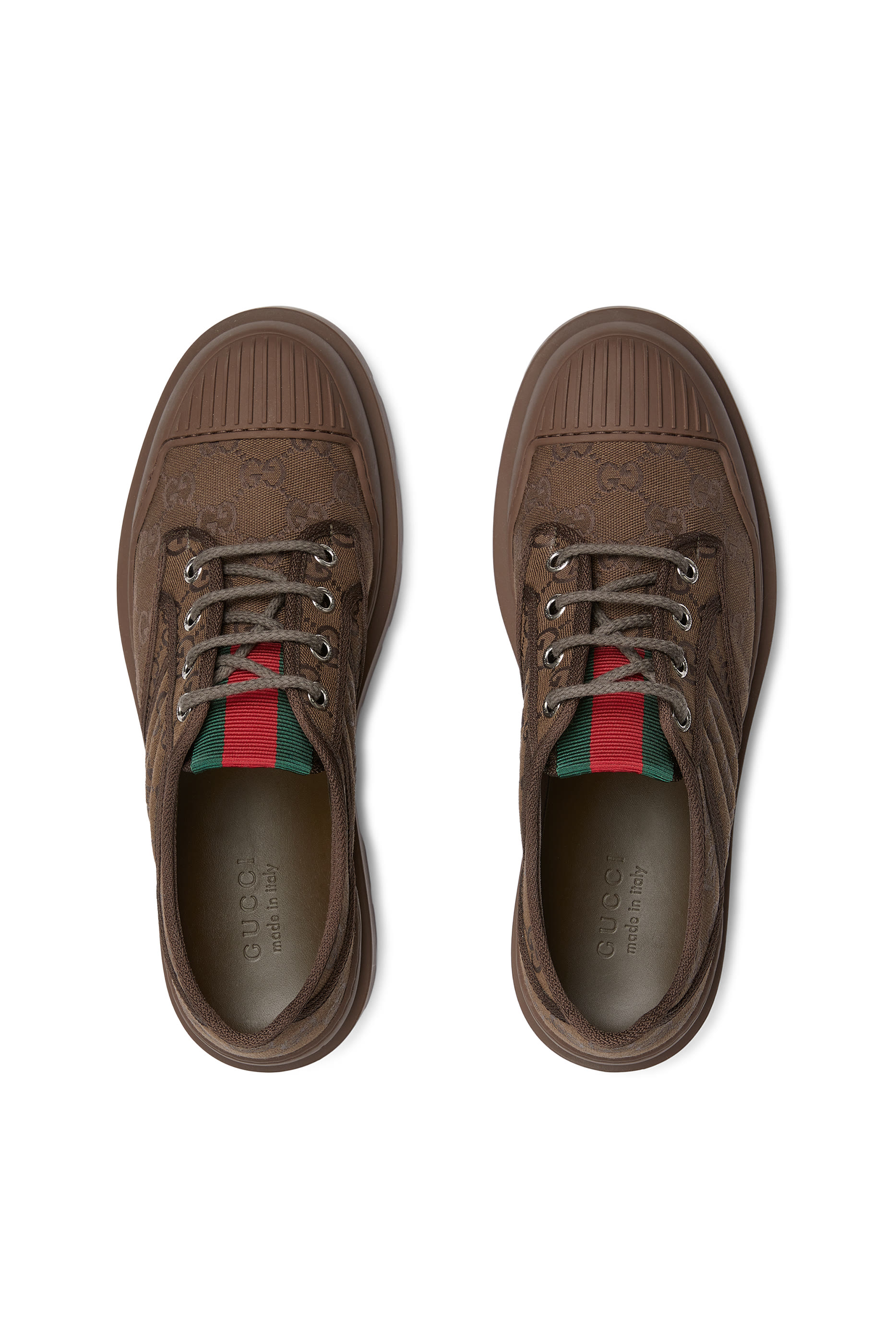 حذاء مزين بشريط ويب برباط للإغلاق