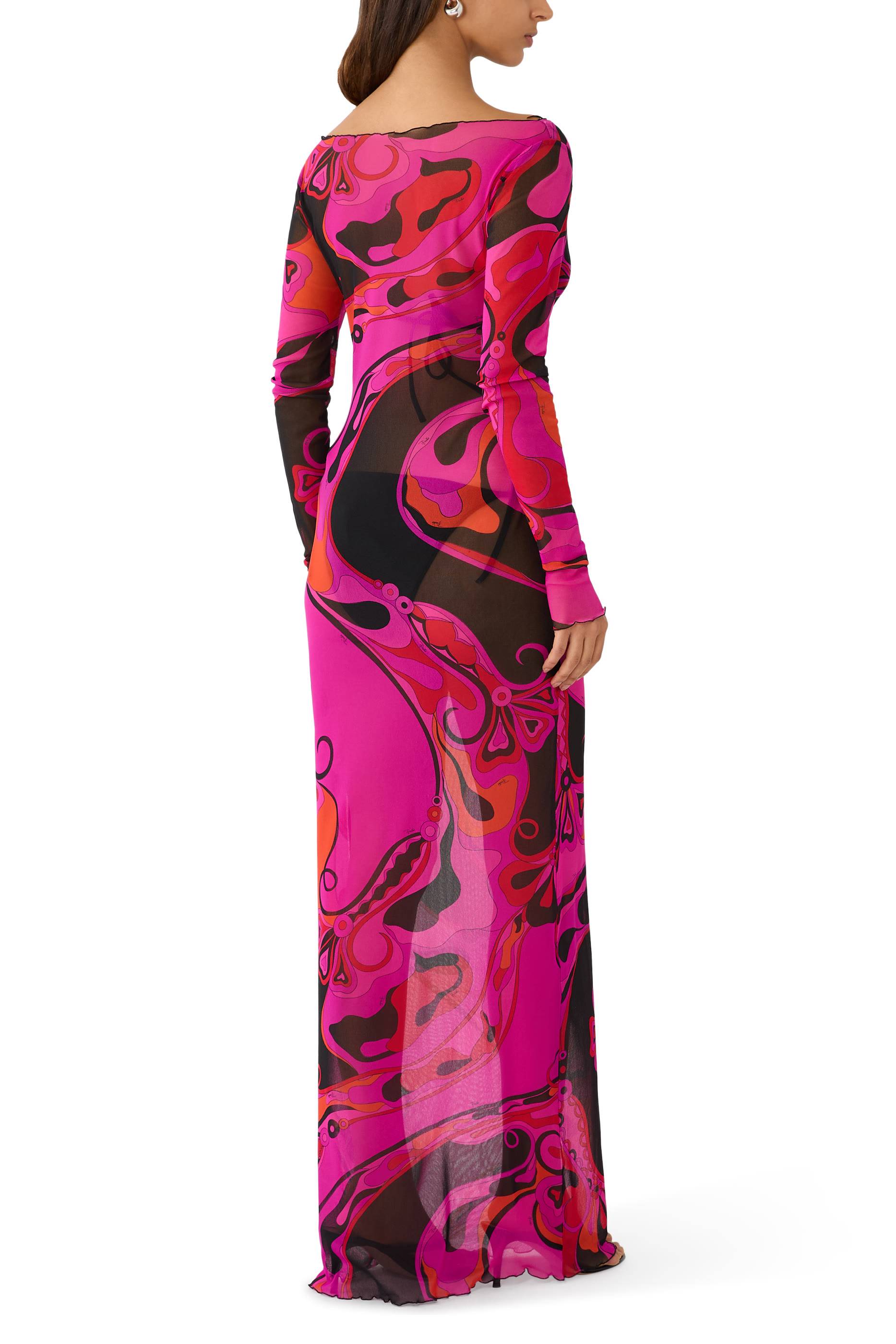 فستان بنقشة وأكمام طويلة