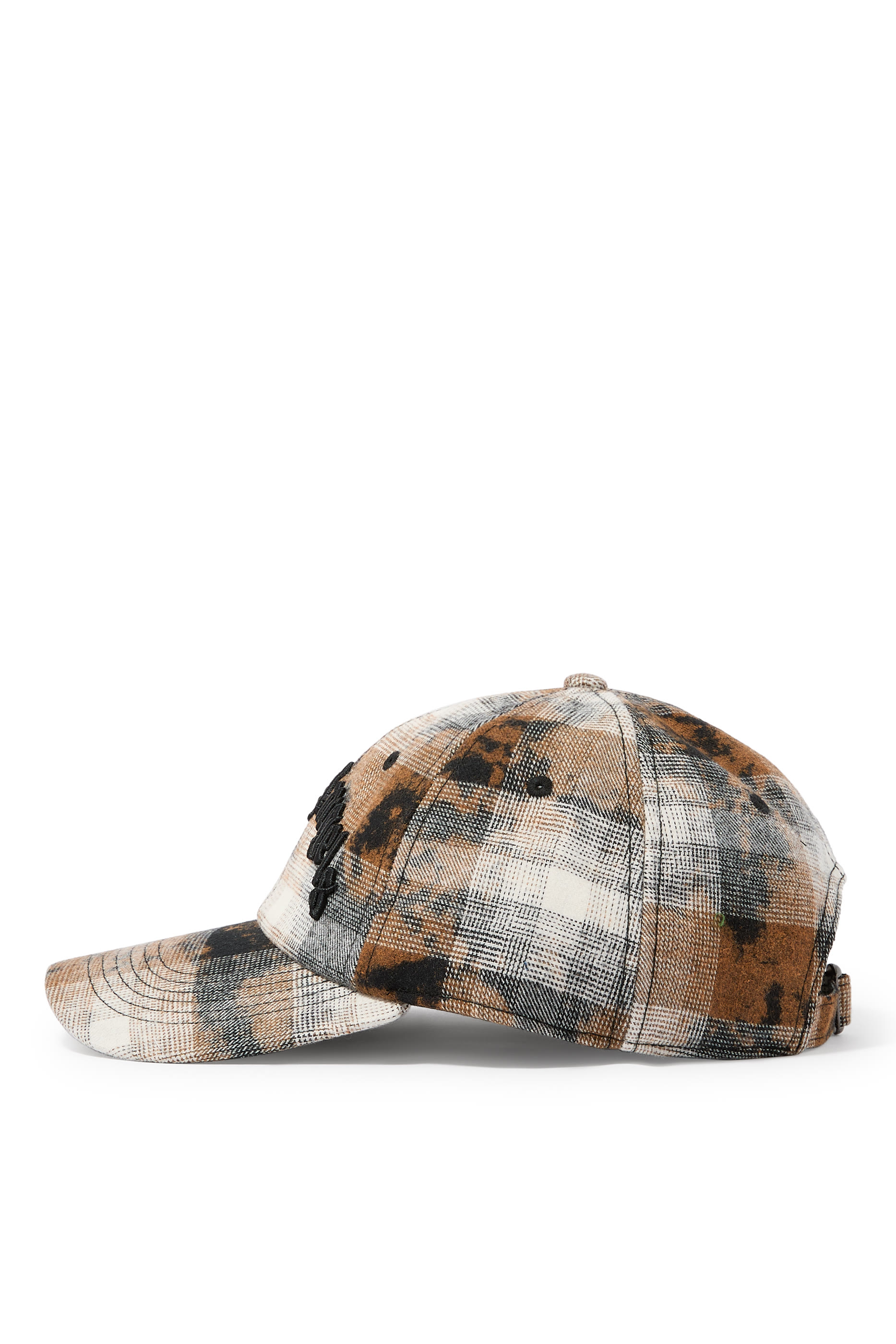 كاب بنقشة مربعات وشعار الماركة بتصميم مقوس