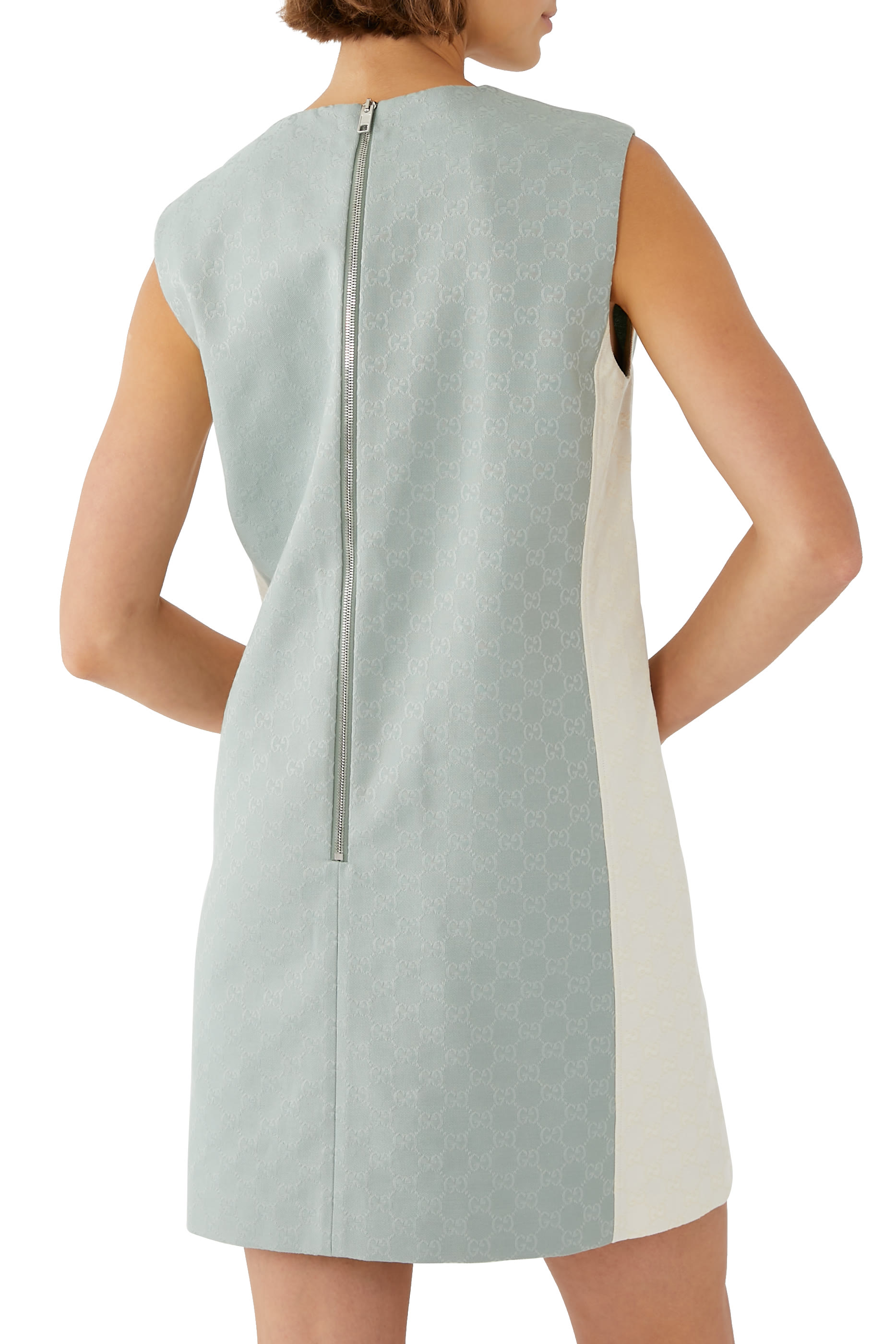 فستان قصير بلا أكمام بنقشة حرفي شعار الماركة قنب