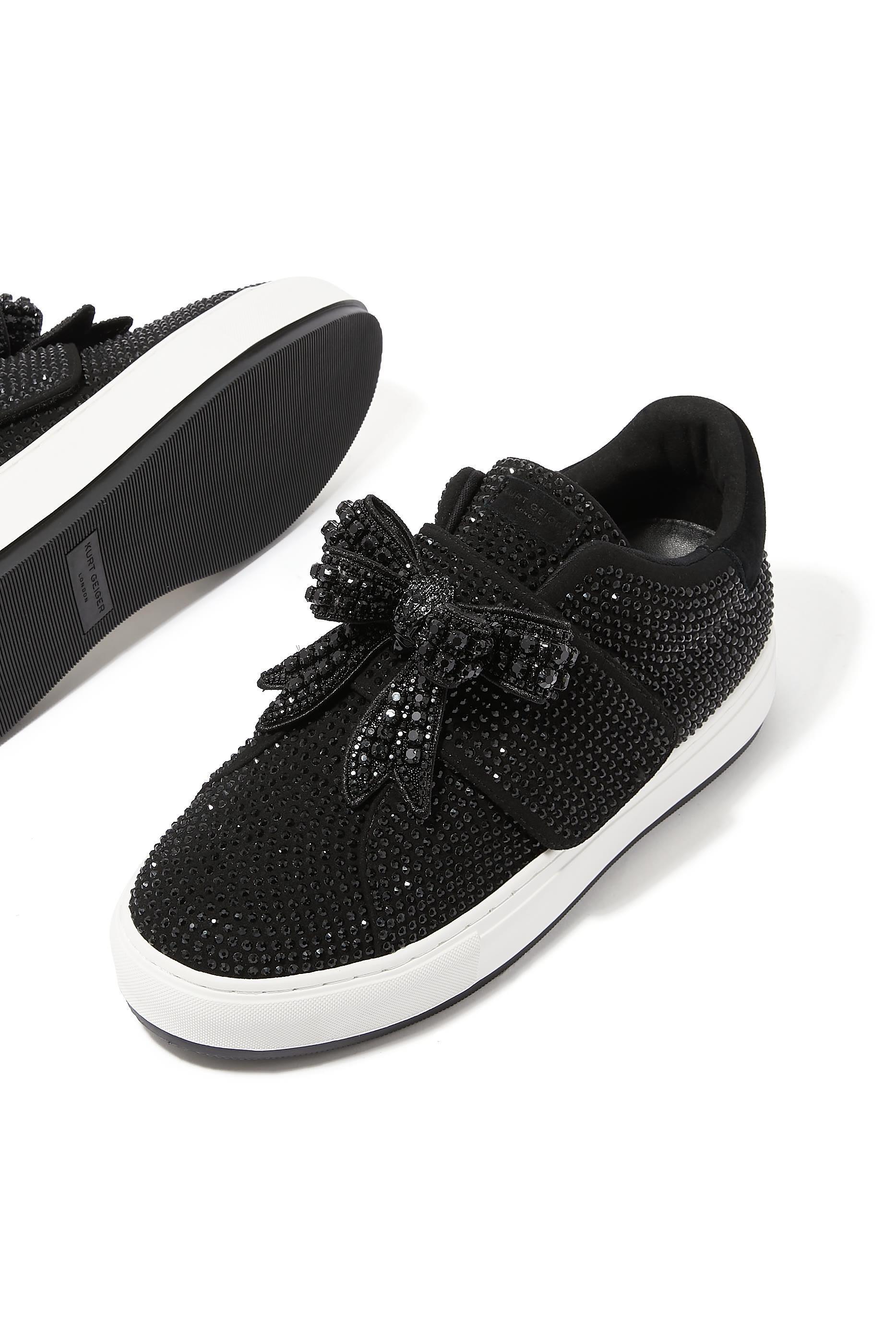 سنيكرز لاني مرصع بأحجار الراين بكاحل منخفض مزين بفيونكة