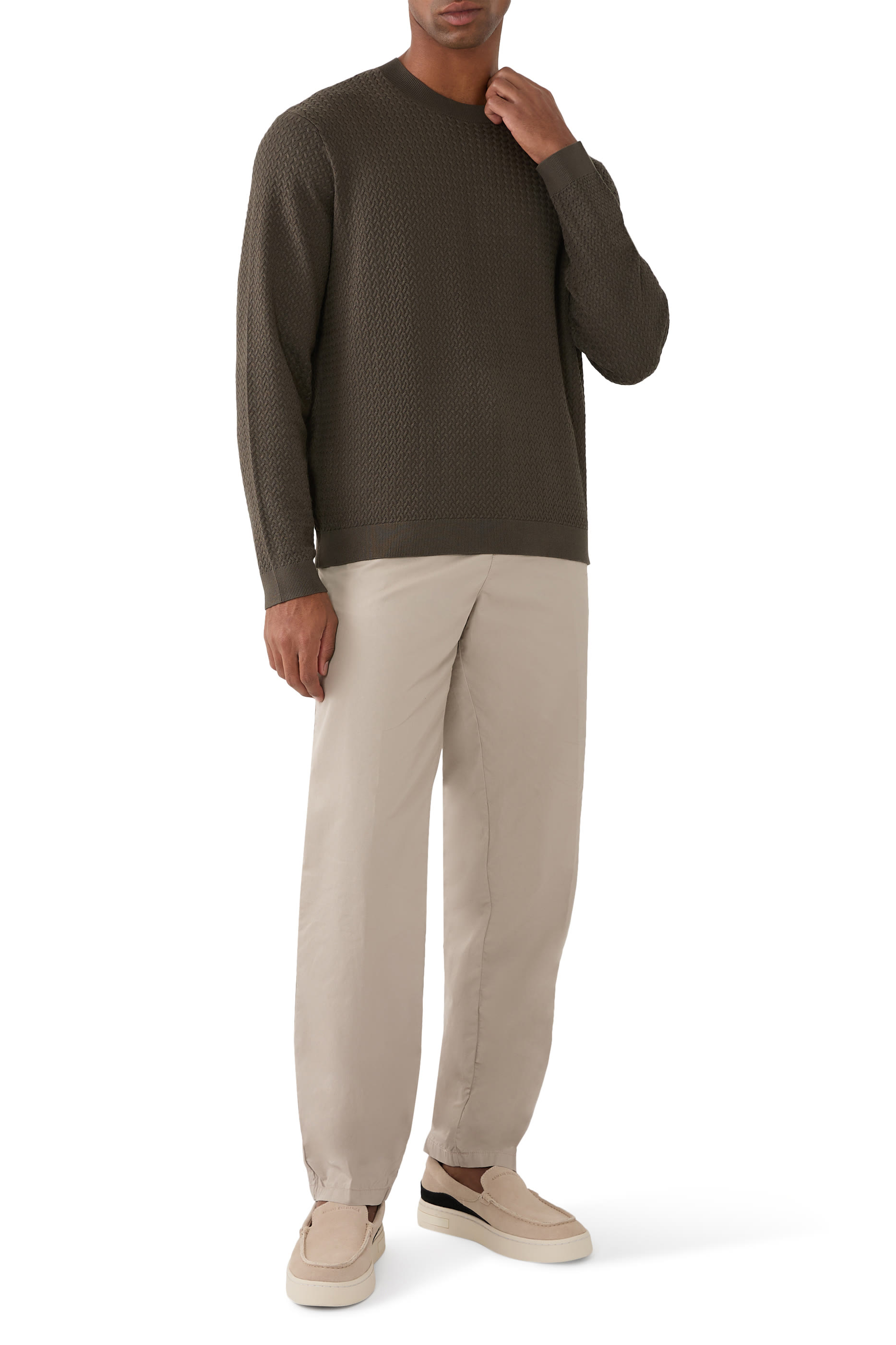 سترة بياقة ضيقة وأكمام طويلة